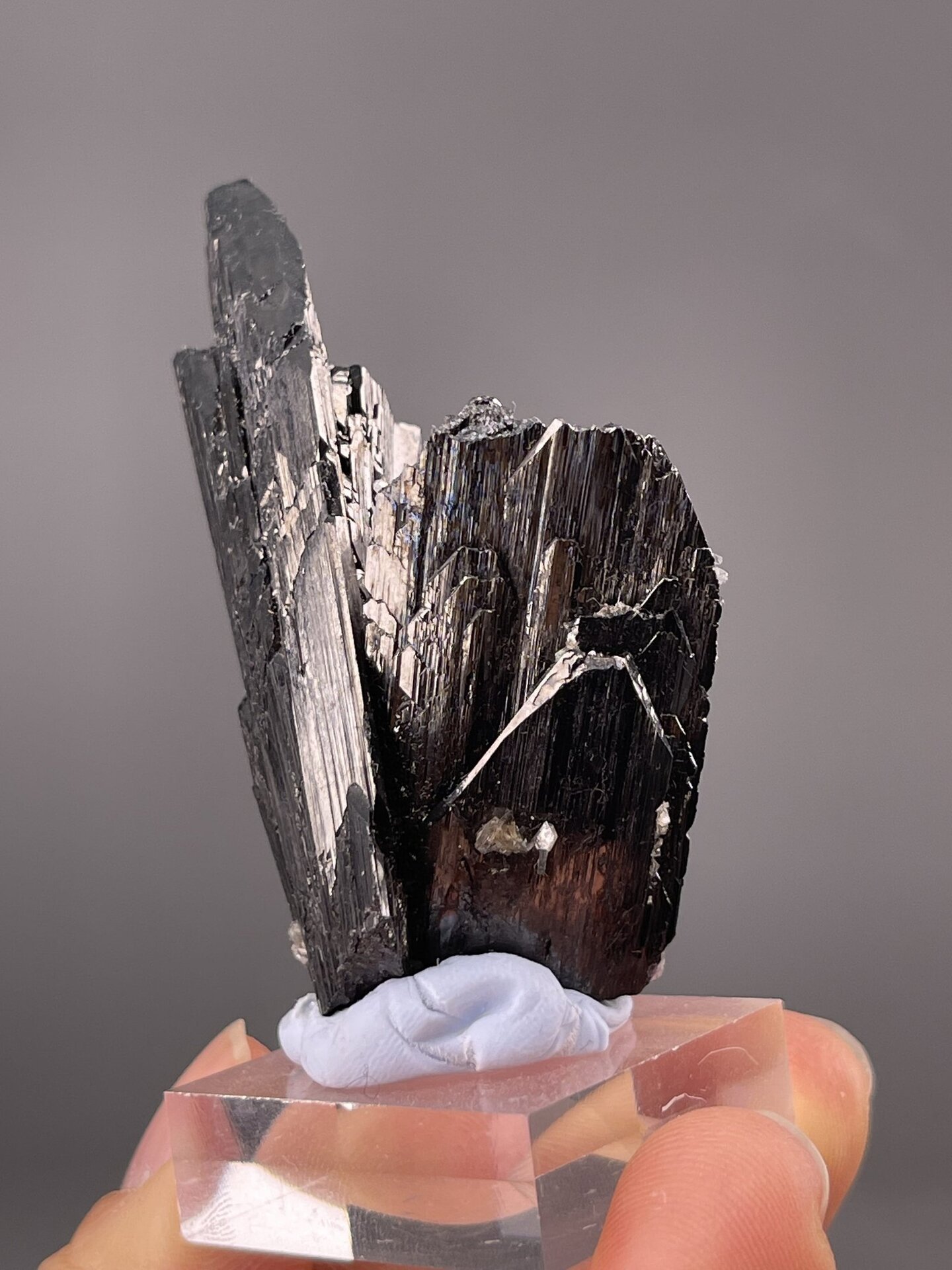 Front view of cassiterite on barite, 16×9×23 mm, Yaogangxian