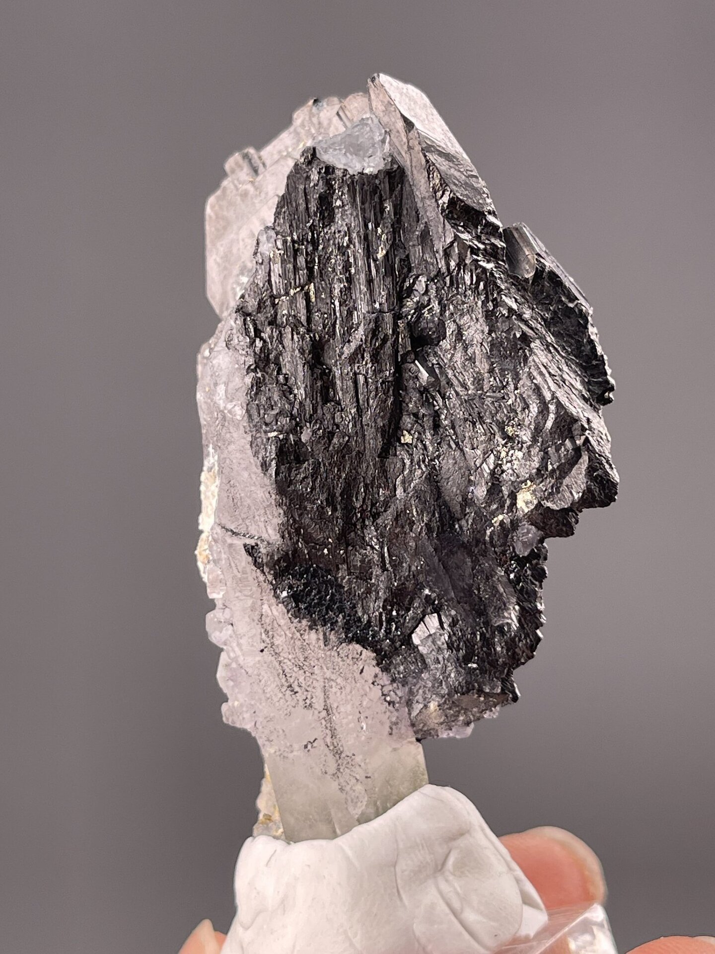 SnO₂ tetragonal cassiterite, Mohs 6–7, striated form, Yaogangxian