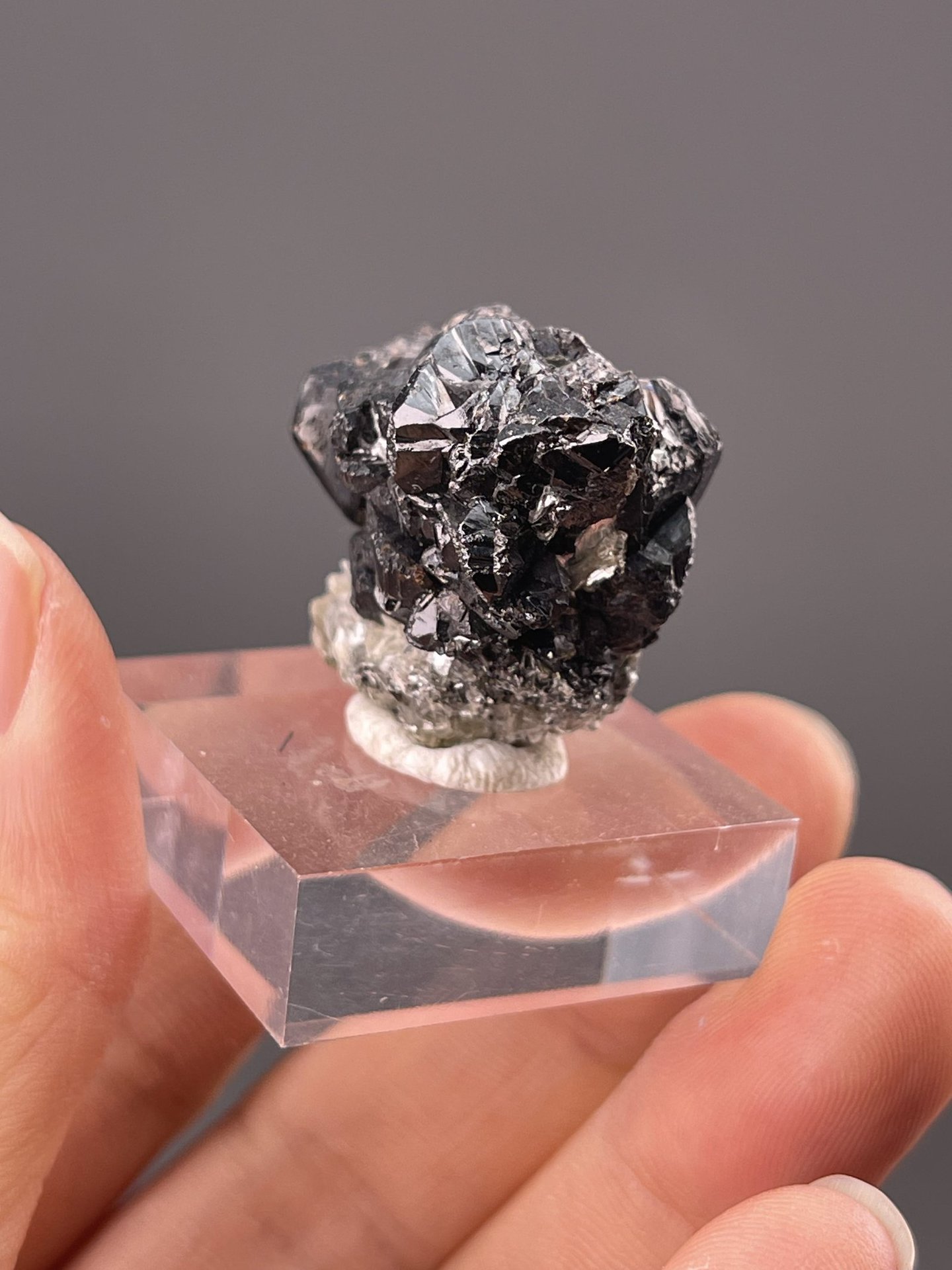 SnO₂ tetragonal cassiterite, Mohs 6–7, Xuebaoding Mountain China