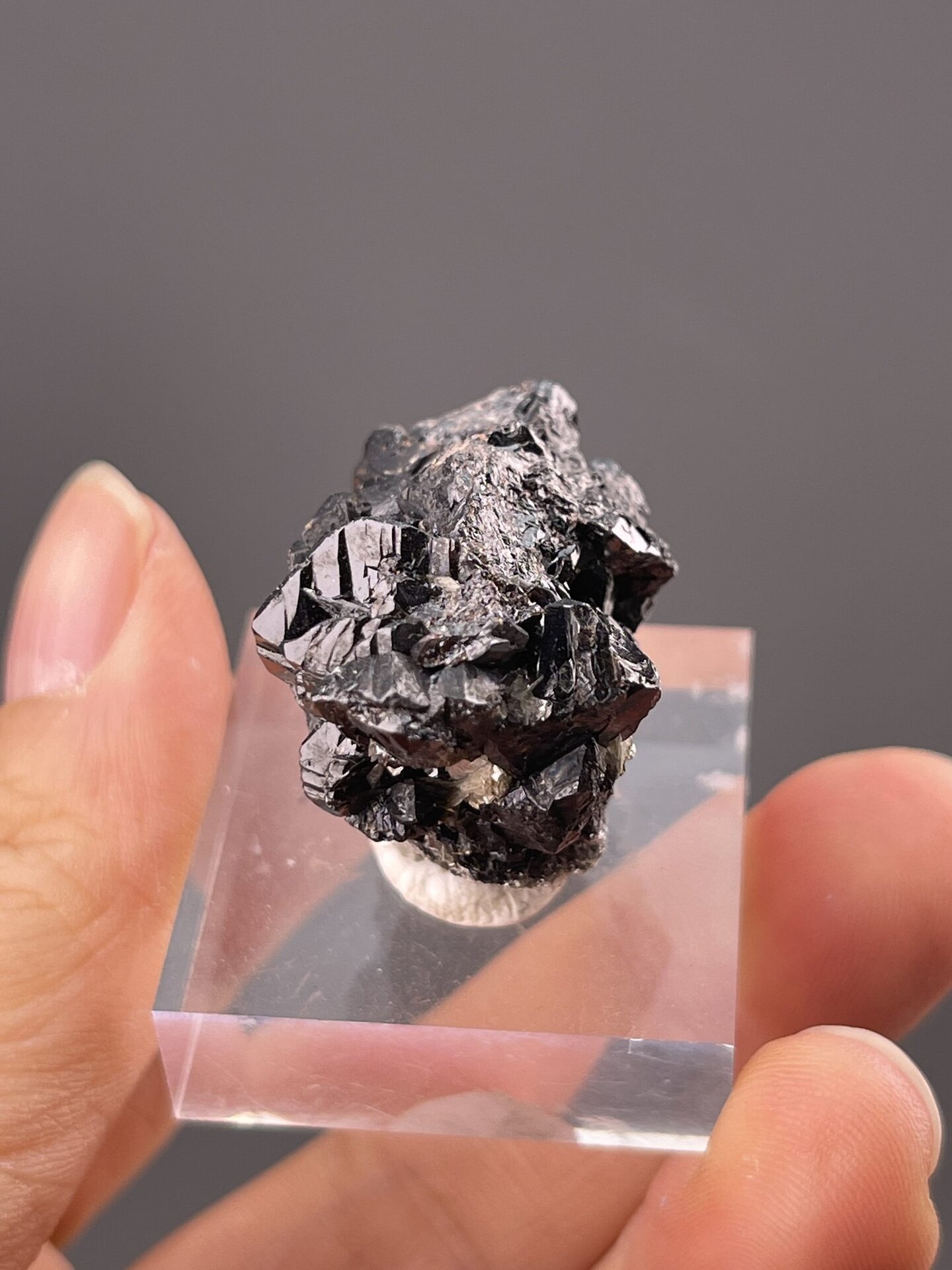 Top view of cassiterite crystal showing octahedral geometry
