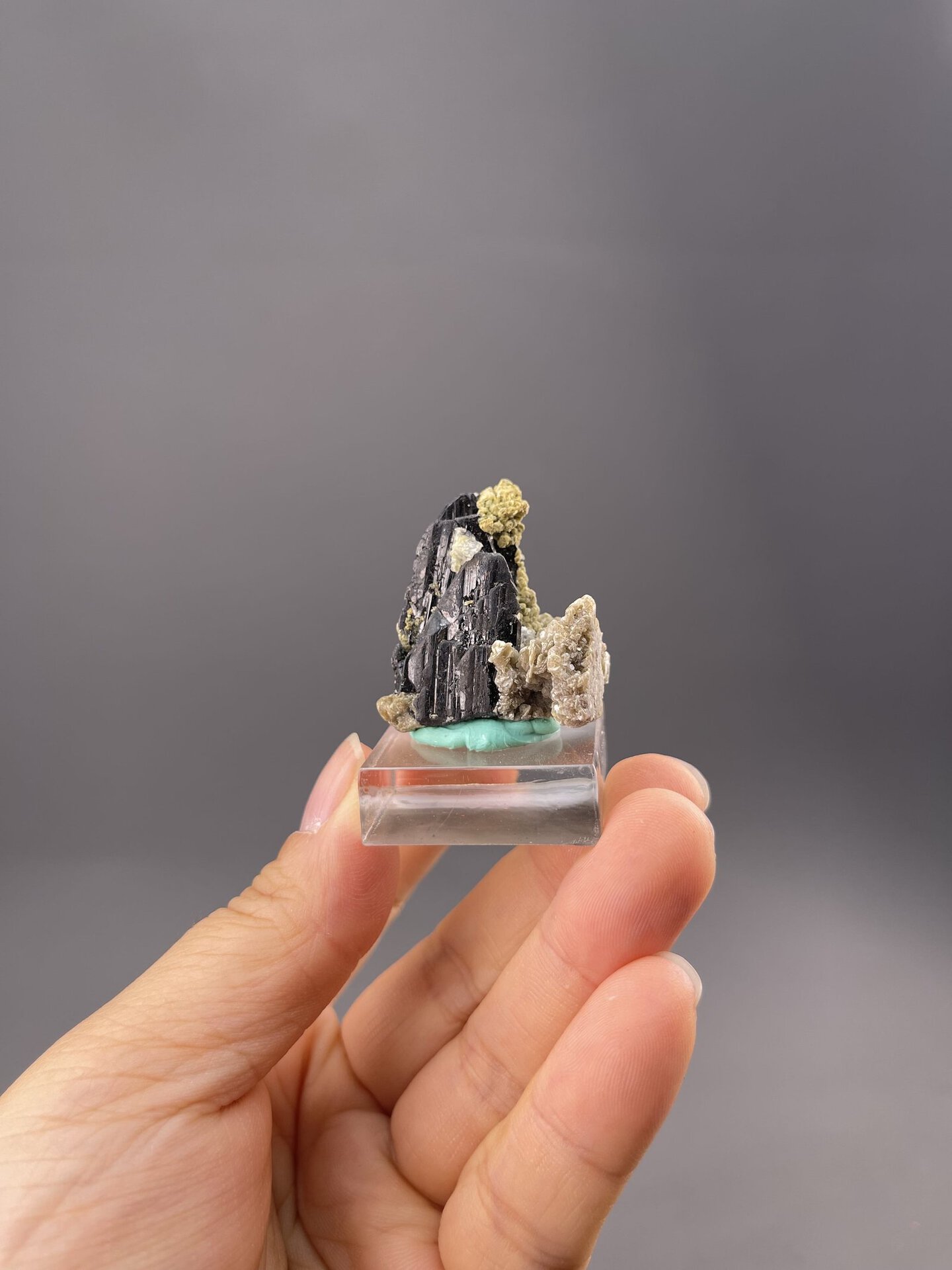 Black prismatic cassiterite crystal from Yaogangxian Mine, Chenzhou, Hunan