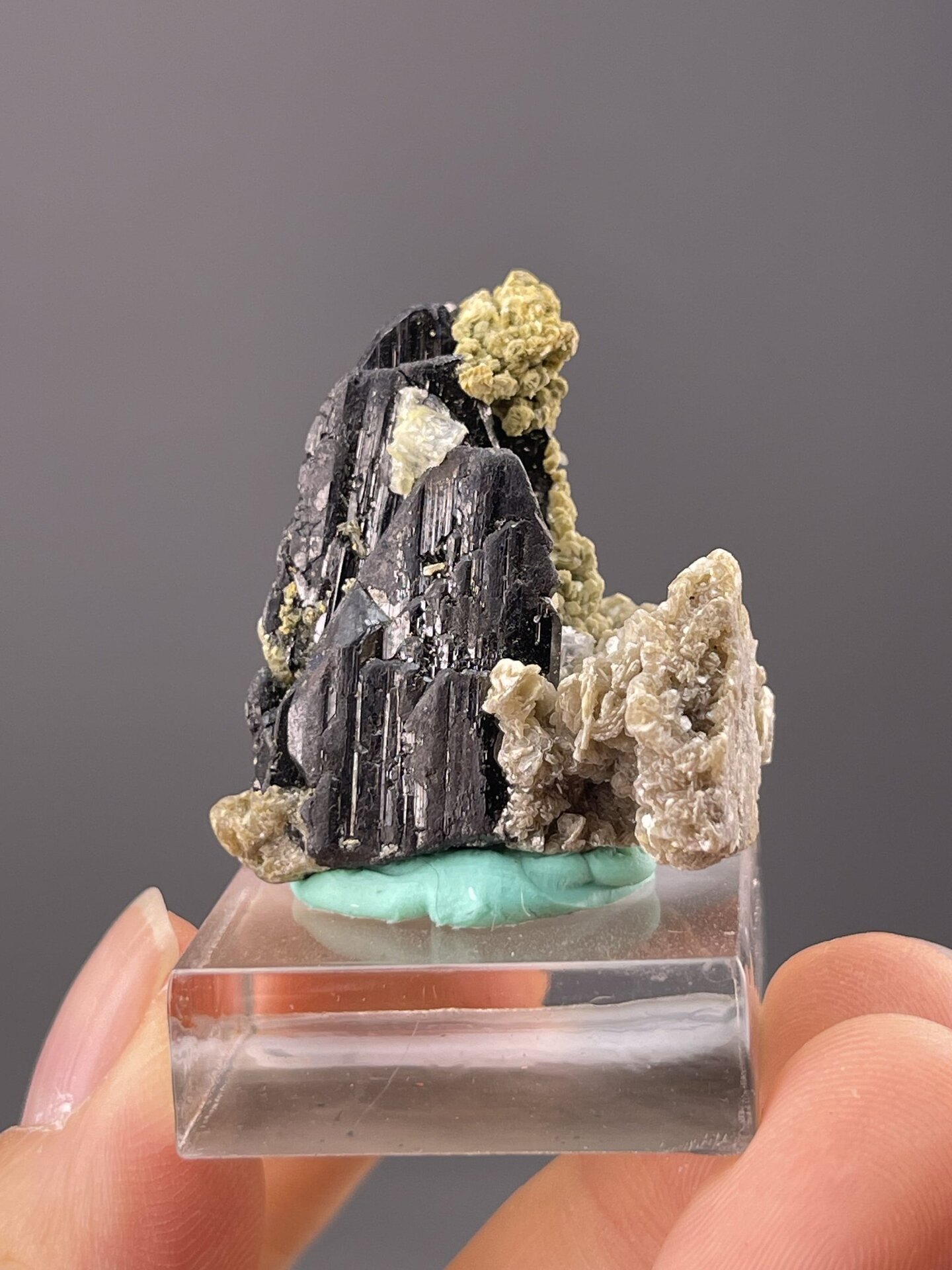 Front view of cassiterite, 12×10×13 mm, Yaogangxian Mine Hunan