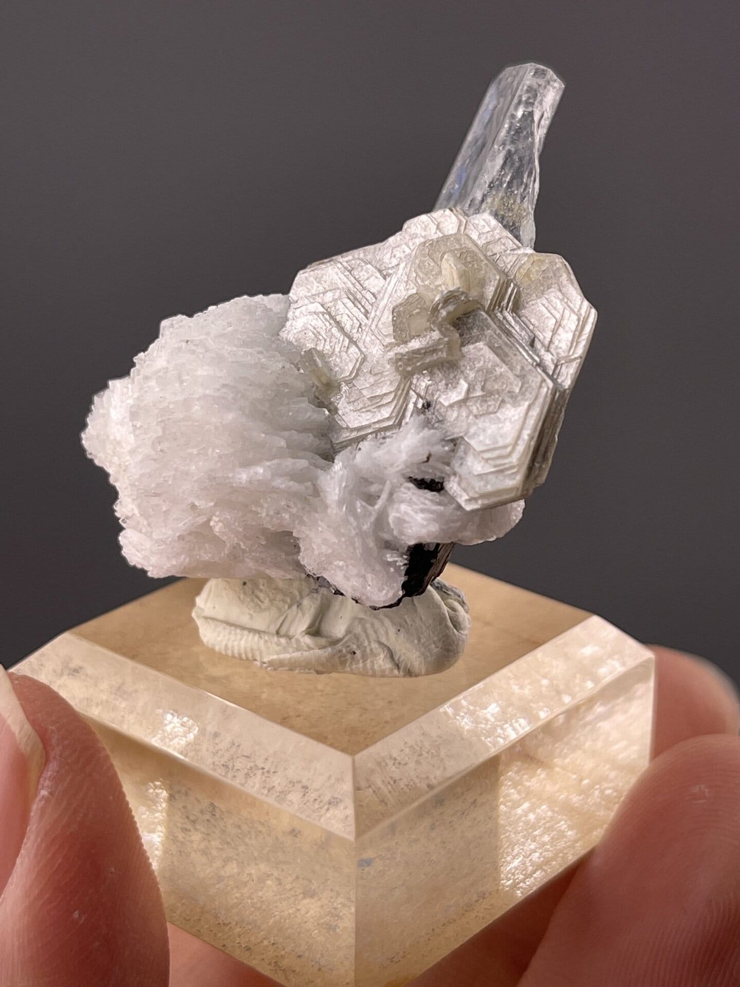 Side view of Xuebaoding aquamarine showing full crystal length