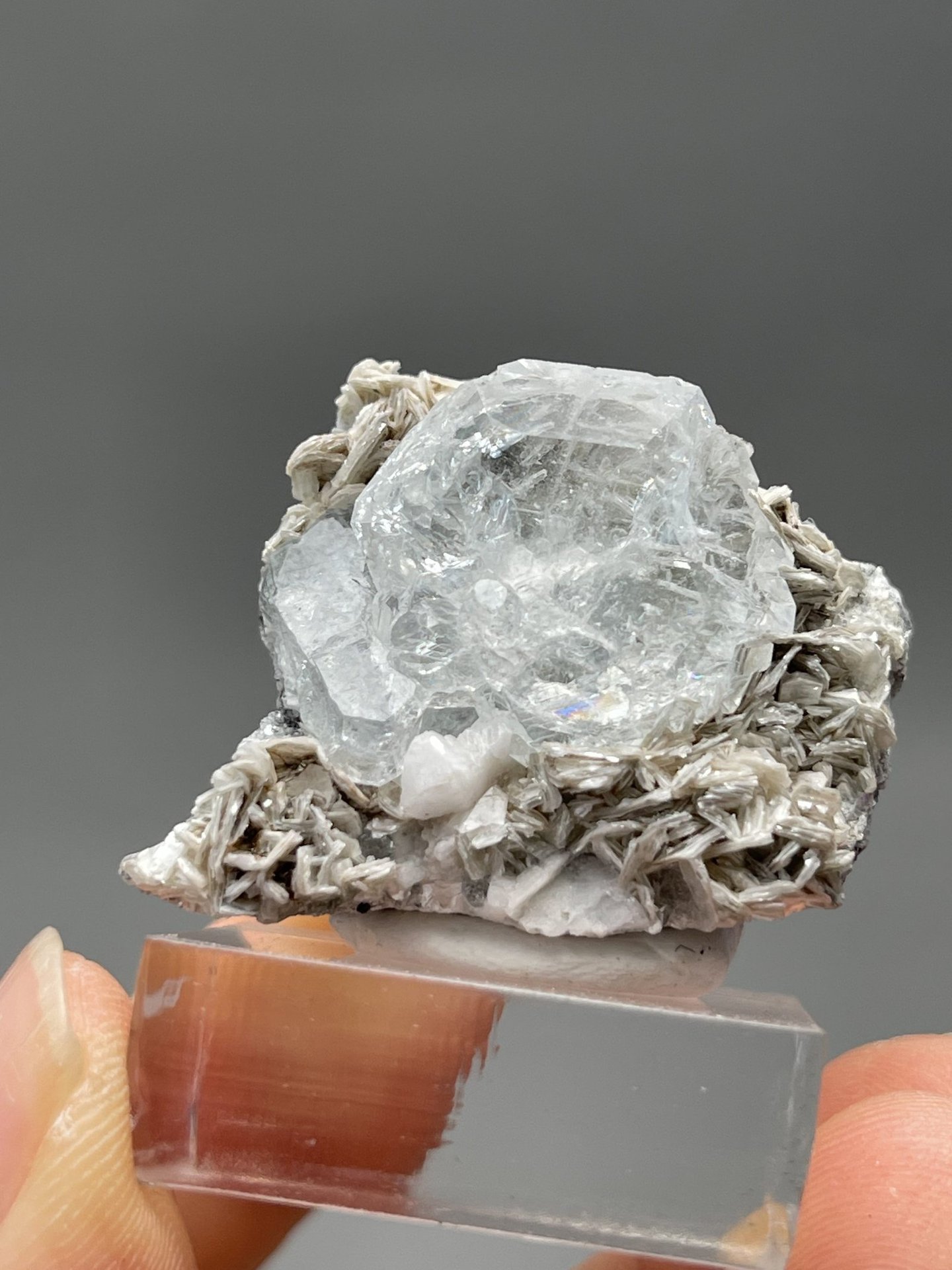 Prismatic aquamarine showing blue colour and hexagonal habit, 1.1 g