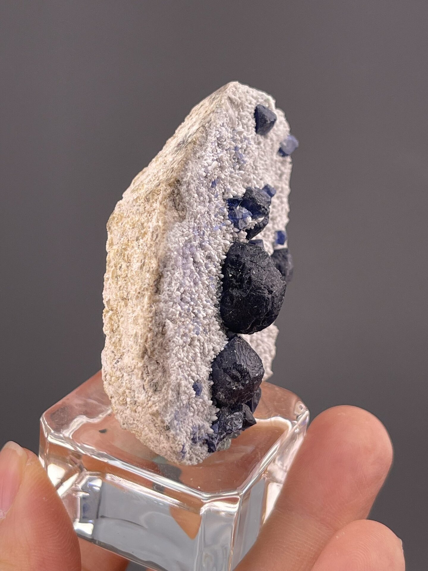 CaF₂ isometric fluorite, Mohs 4, deep blue, Inner Mongolia China