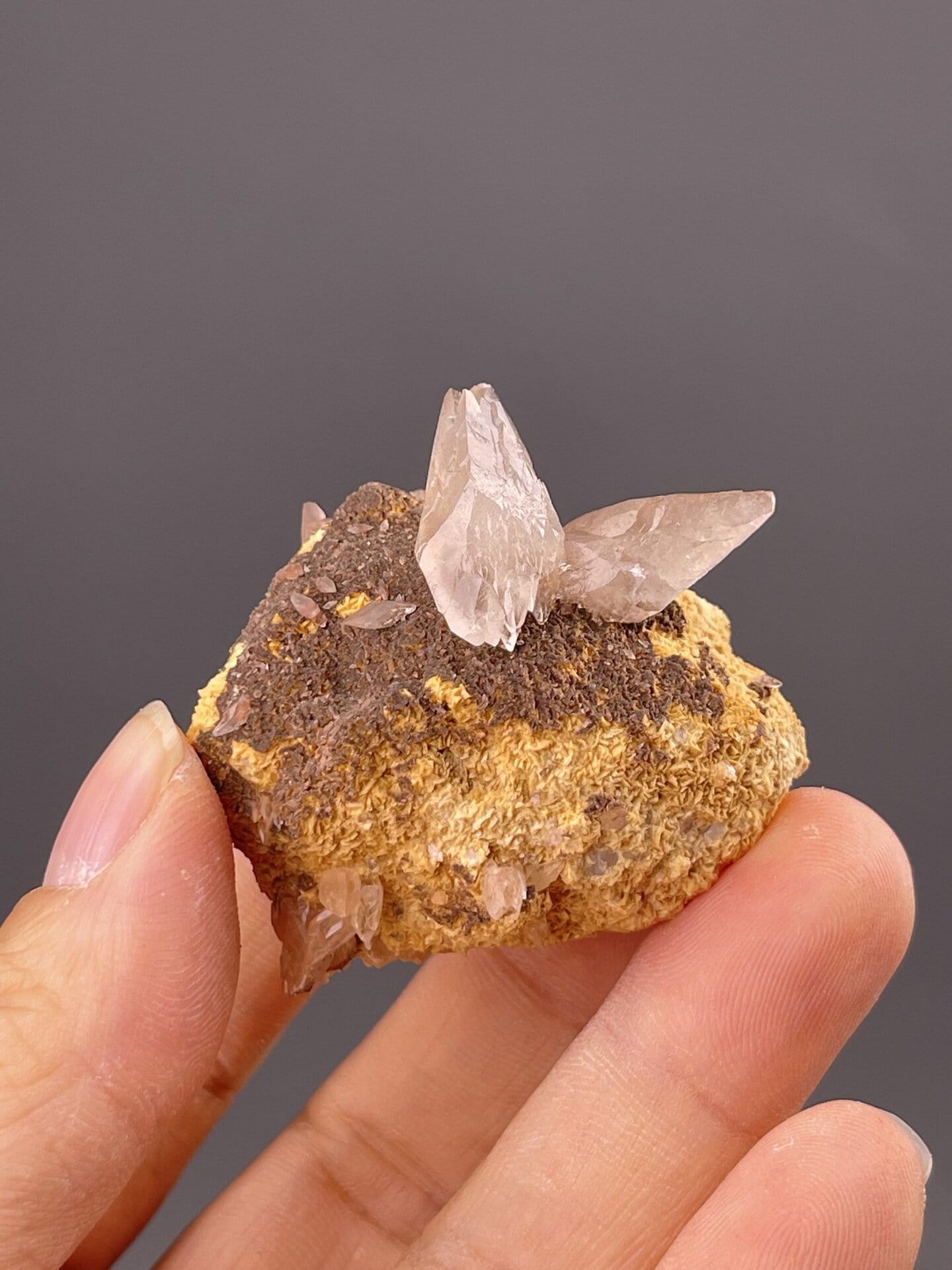 Front view of calcite crystal cluster, 17×14×13 mm, Daye Mine