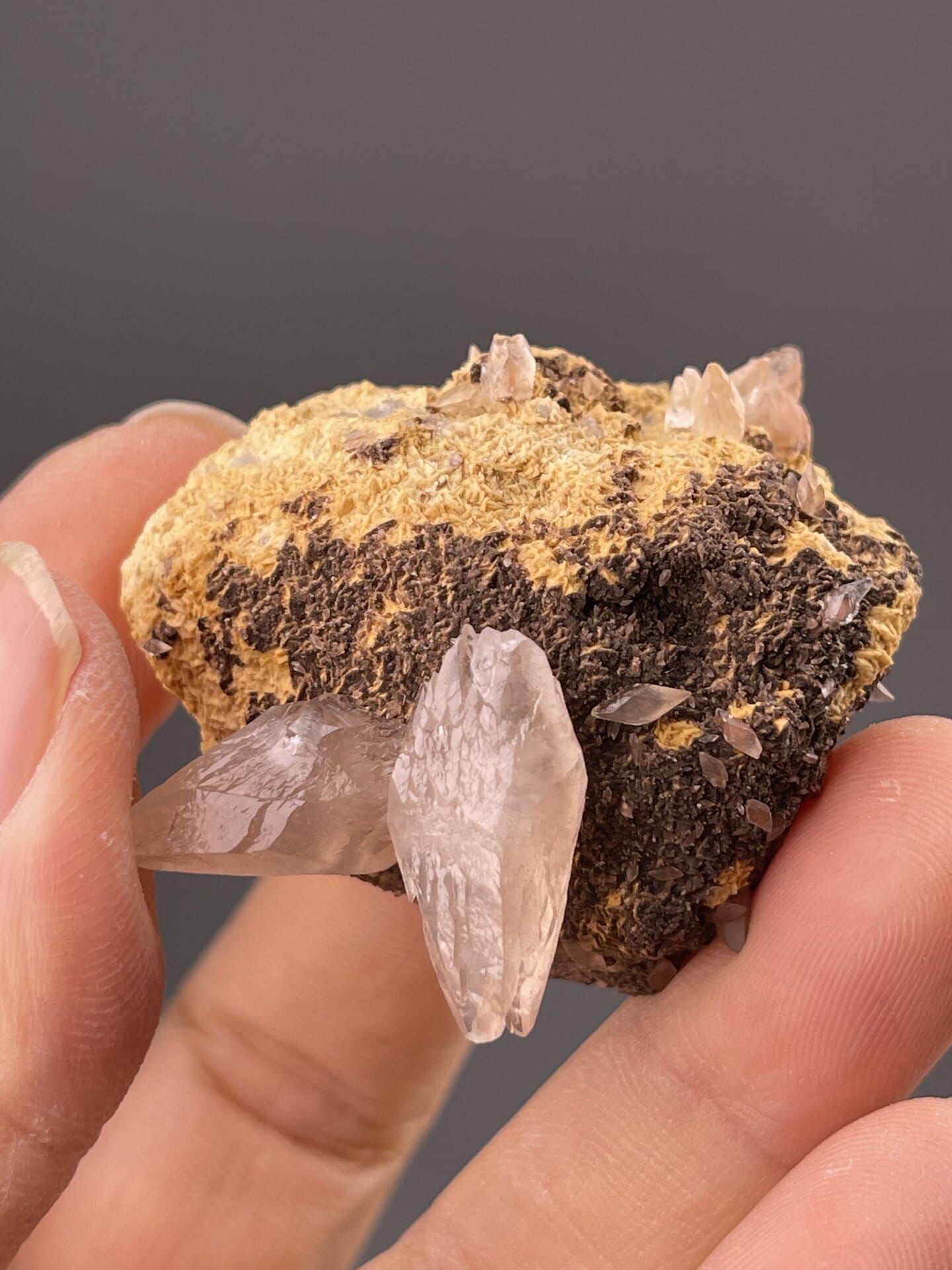 Top view of calcite cluster from Daye Mine showing crystal pattern