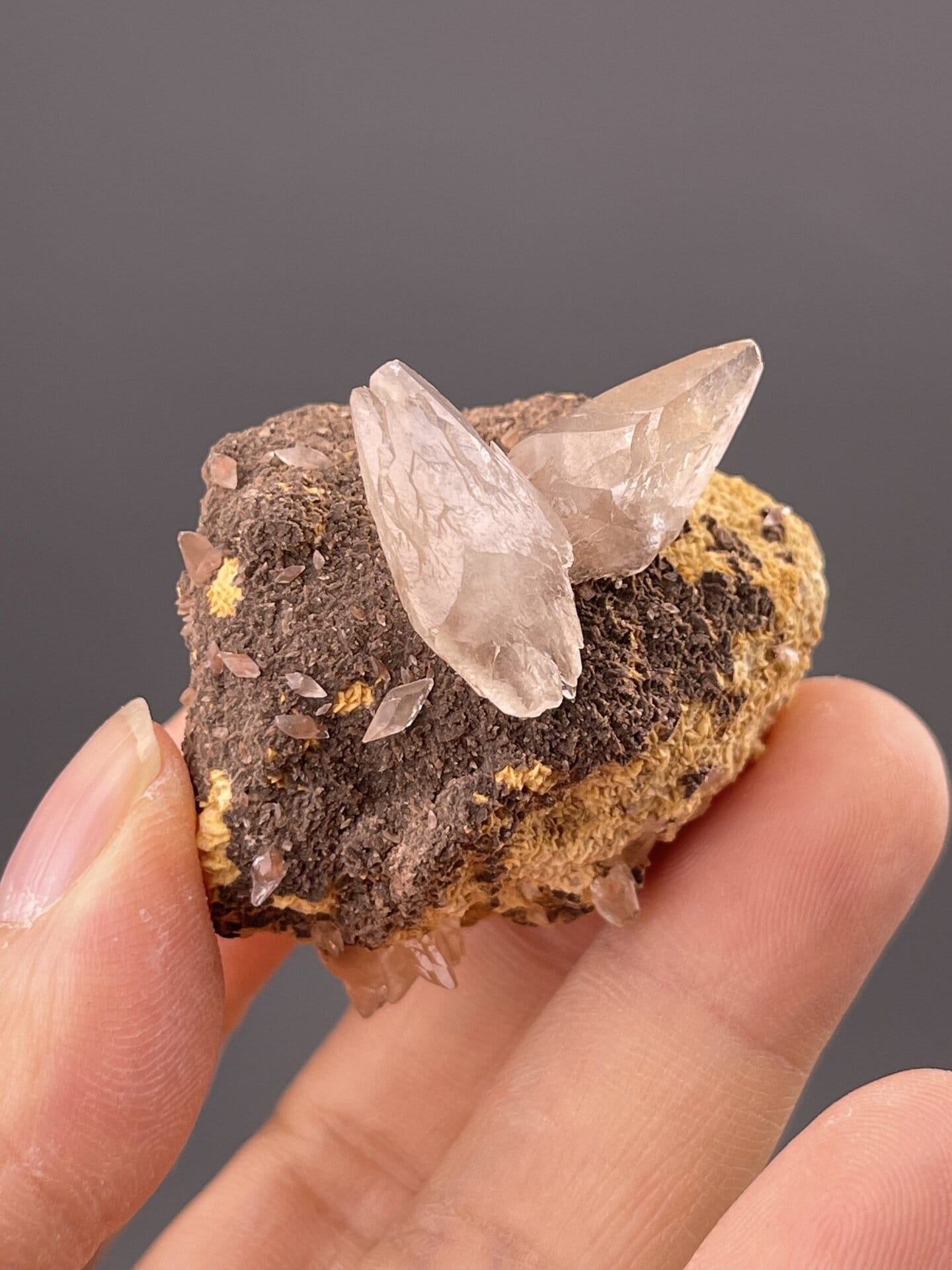 Angled view of Daye Mine calcite highlighting warm brown colour