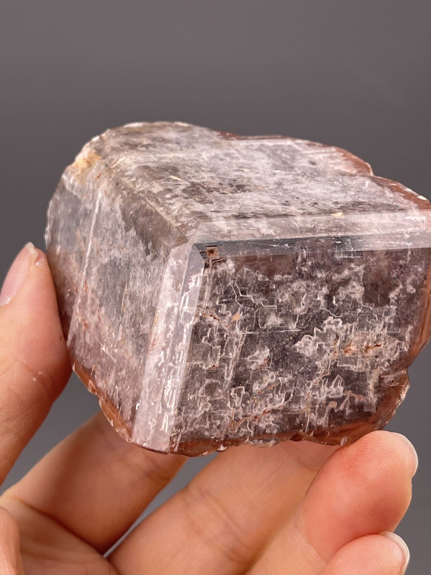 Side view of prismatic calcite showing crystal arrangement