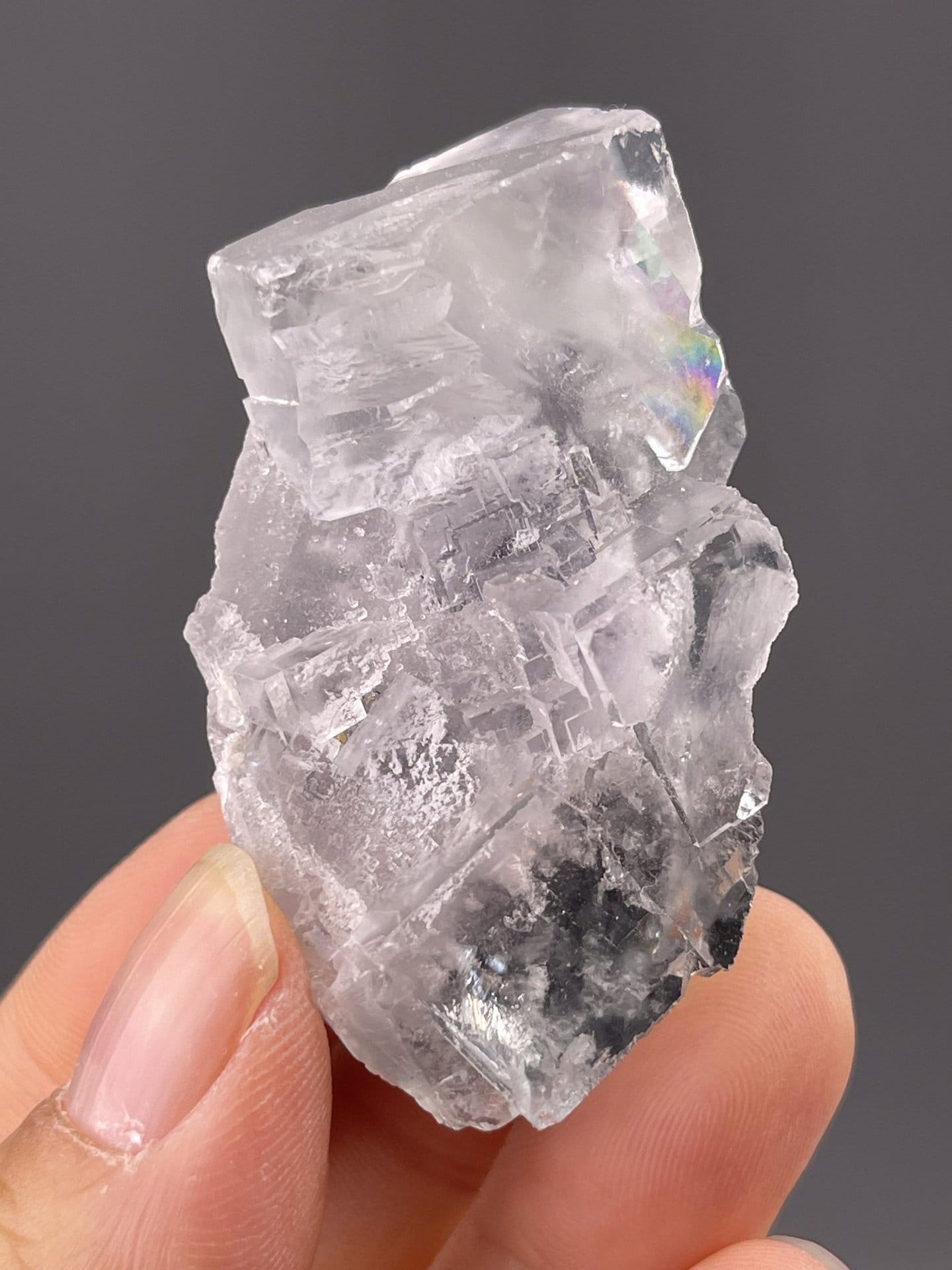 Angled view of Xianghualing fluorite highlighting twin structure