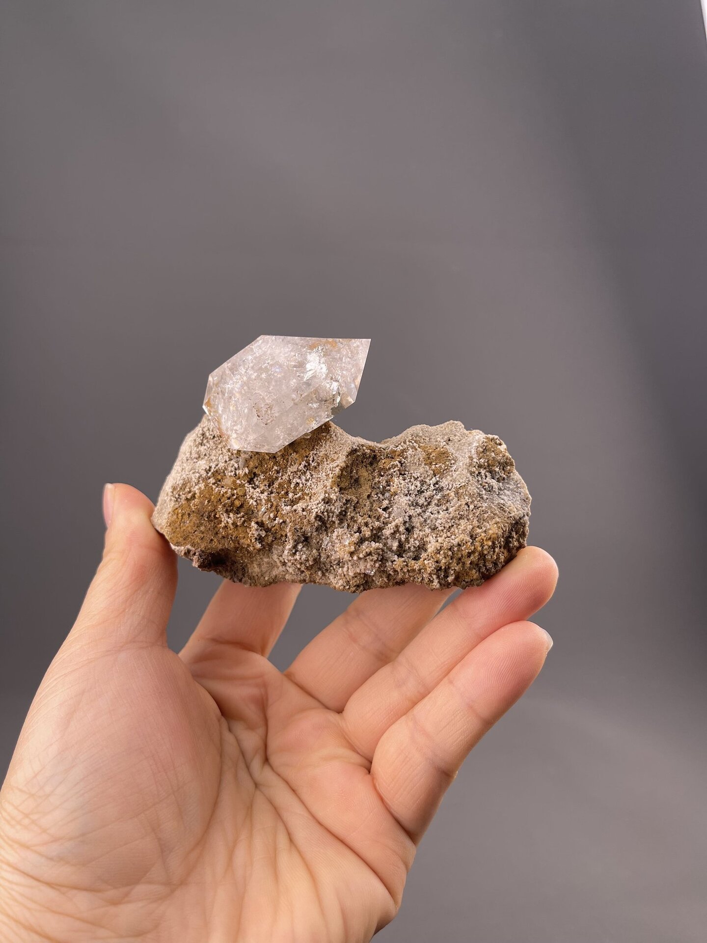 Herkimer-style doubly terminated quartz crystal, Daocheng, Sichuan Province