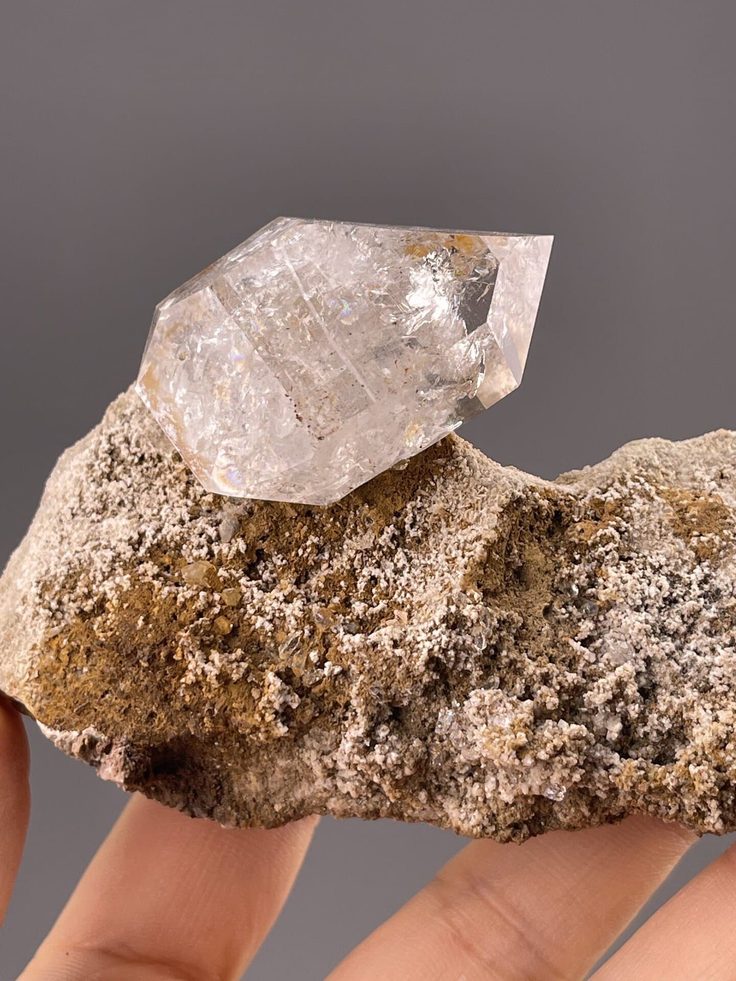 Front view of Daocheng quartz crystal, 37×13×24 mm, excellent clarity