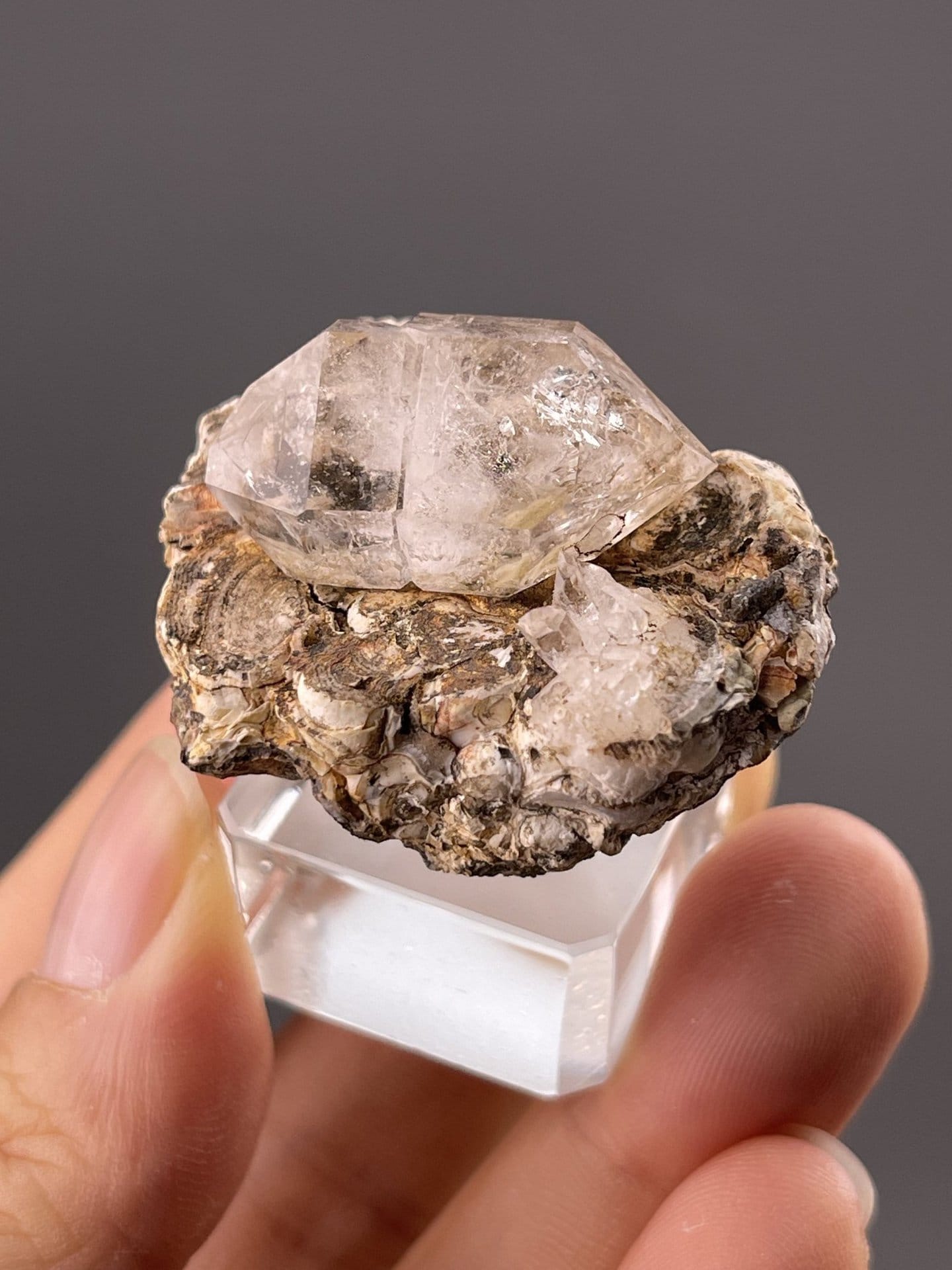 Angled view of Daocheng quartz showing water-clear interior
