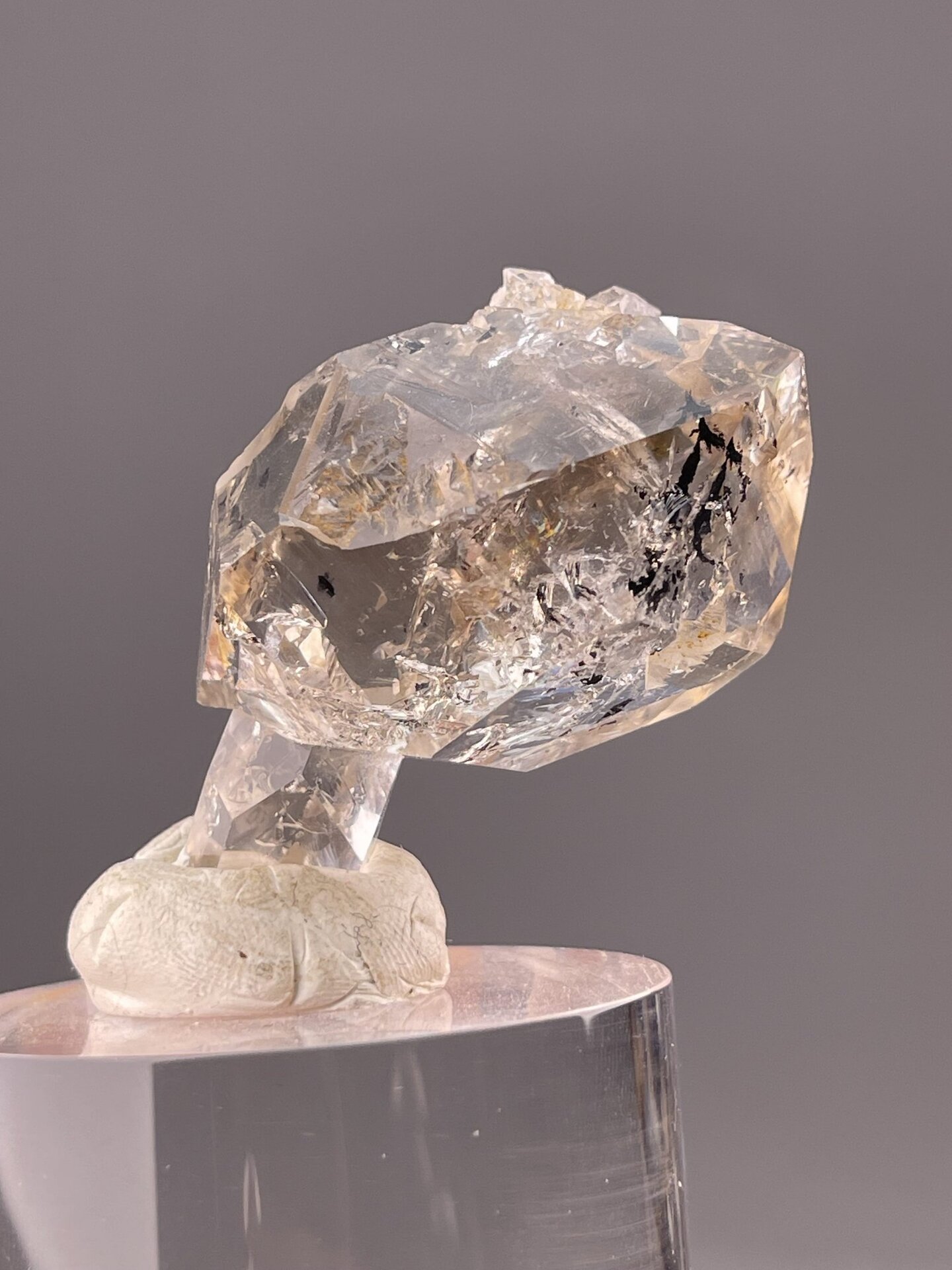 Front view of Daocheng herkimer-style quartz, 20×12×13 mm