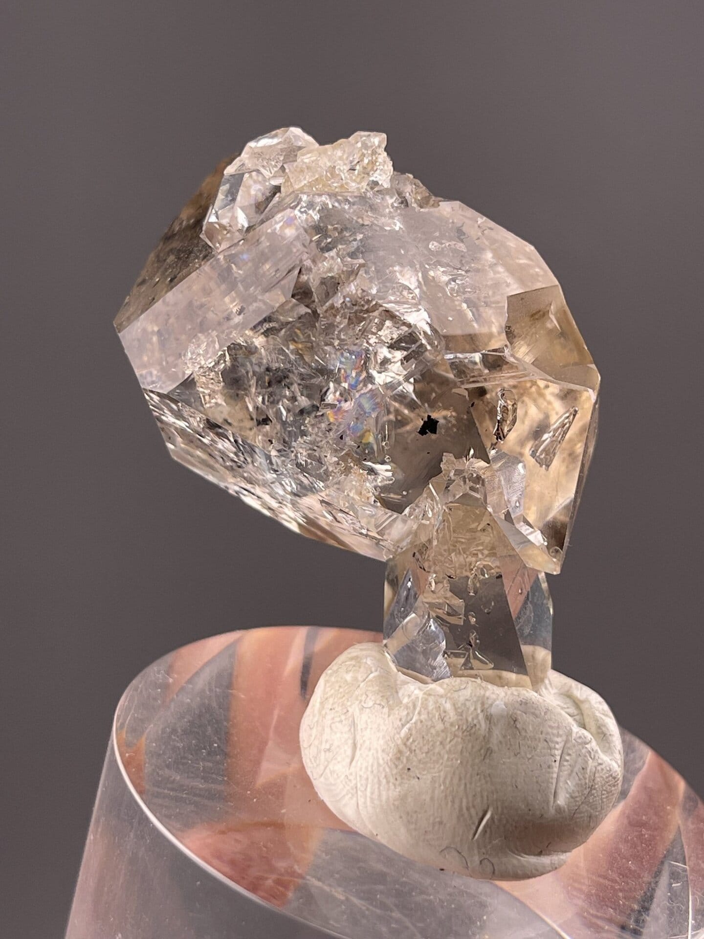 Side profile of colorless quartz crystal from Daocheng China