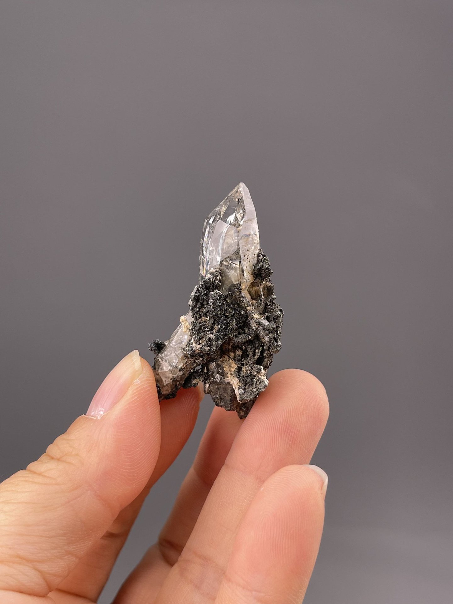 Clear transparent quartz showing prismatic habit, Erongo, 0.5 g