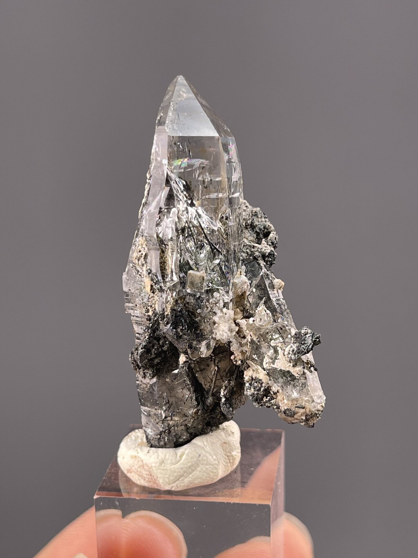 Front view of quartz crystal, 9×8×17 mm, Erongo Mountains