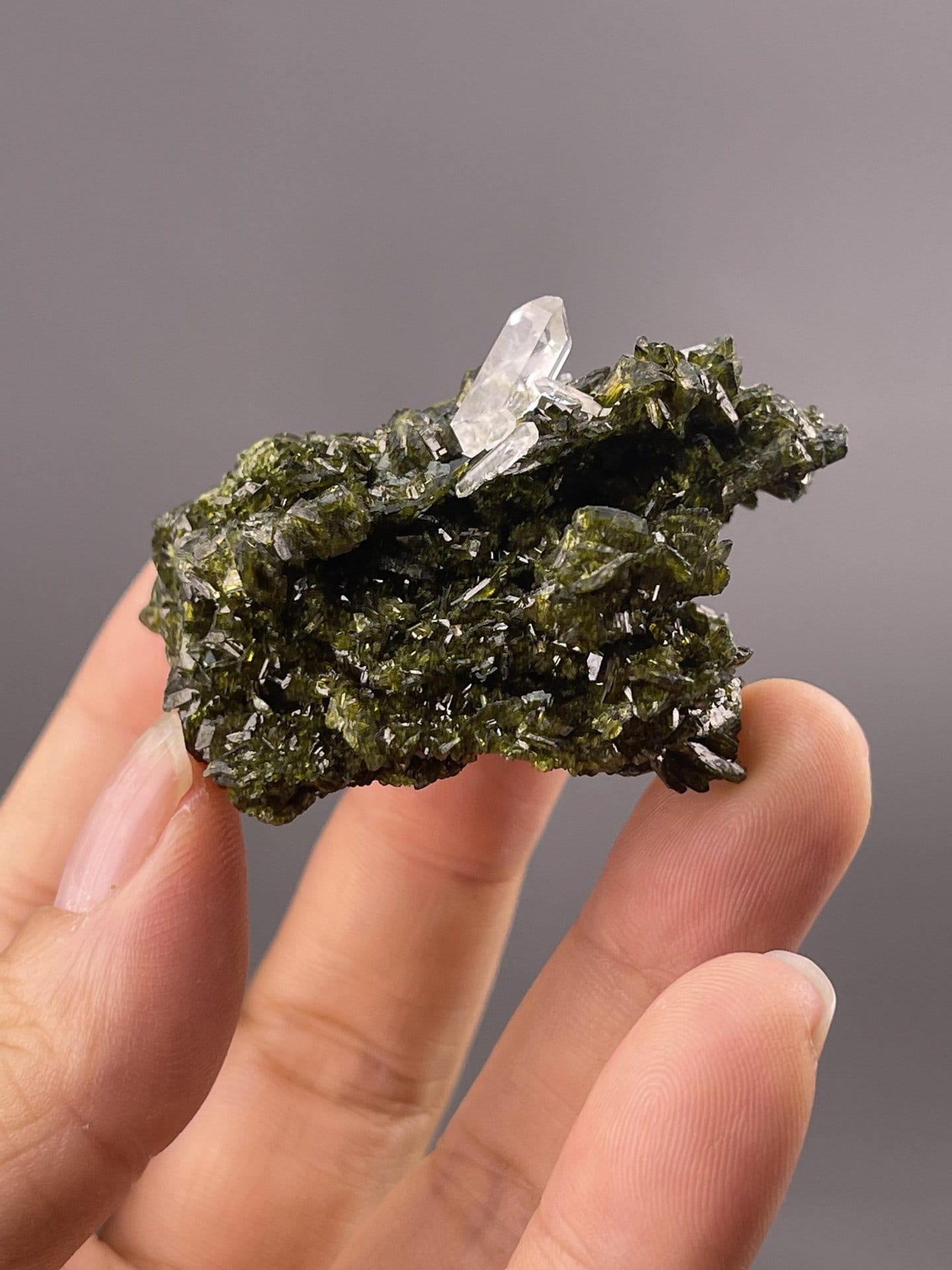 Prismatic Quartz Crystal from Maoniuping, Sichuan, China – close-up of crystal surface
