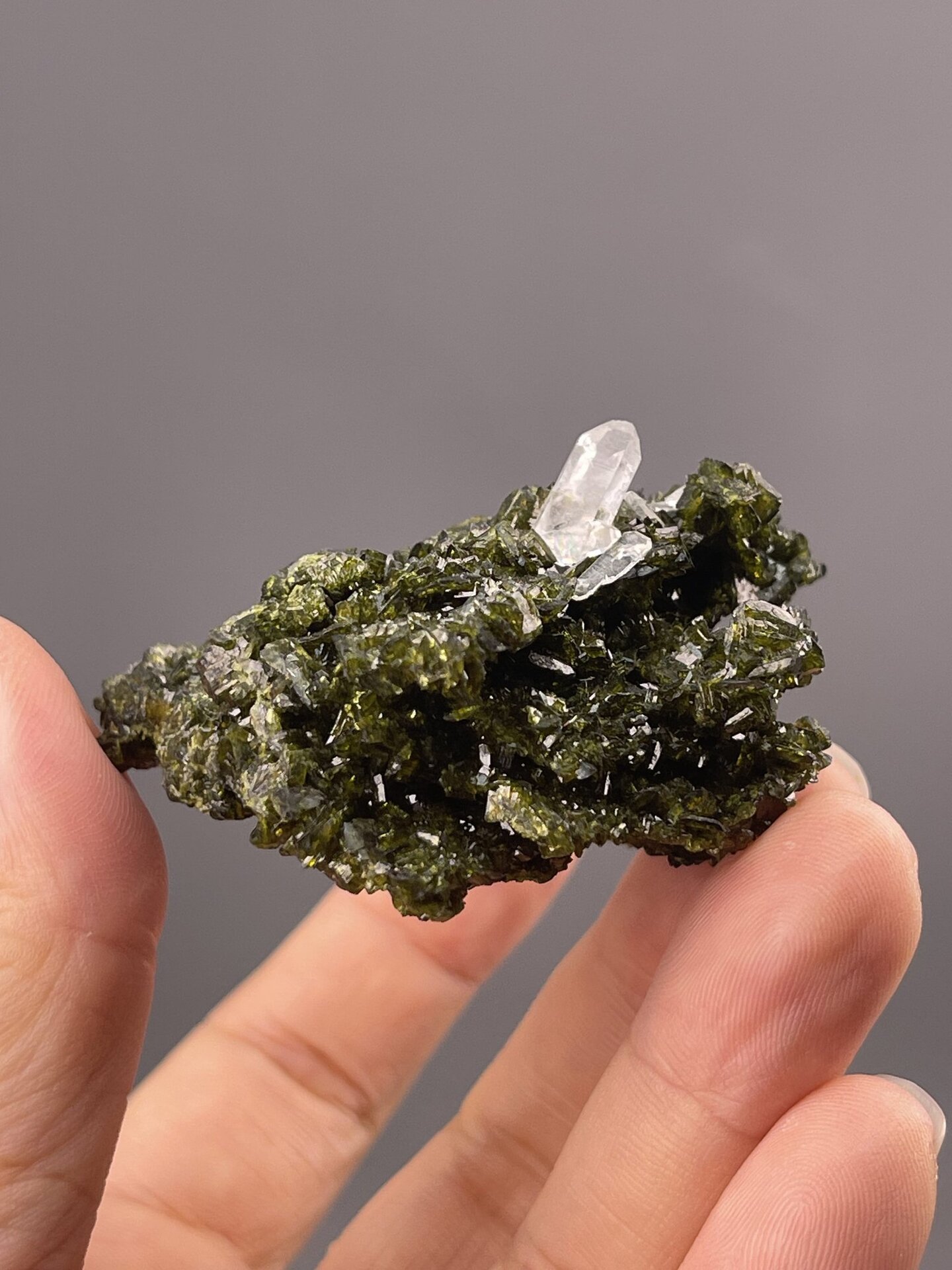 Prismatic Quartz Crystal from Maoniuping, Sichuan, China – top-down view