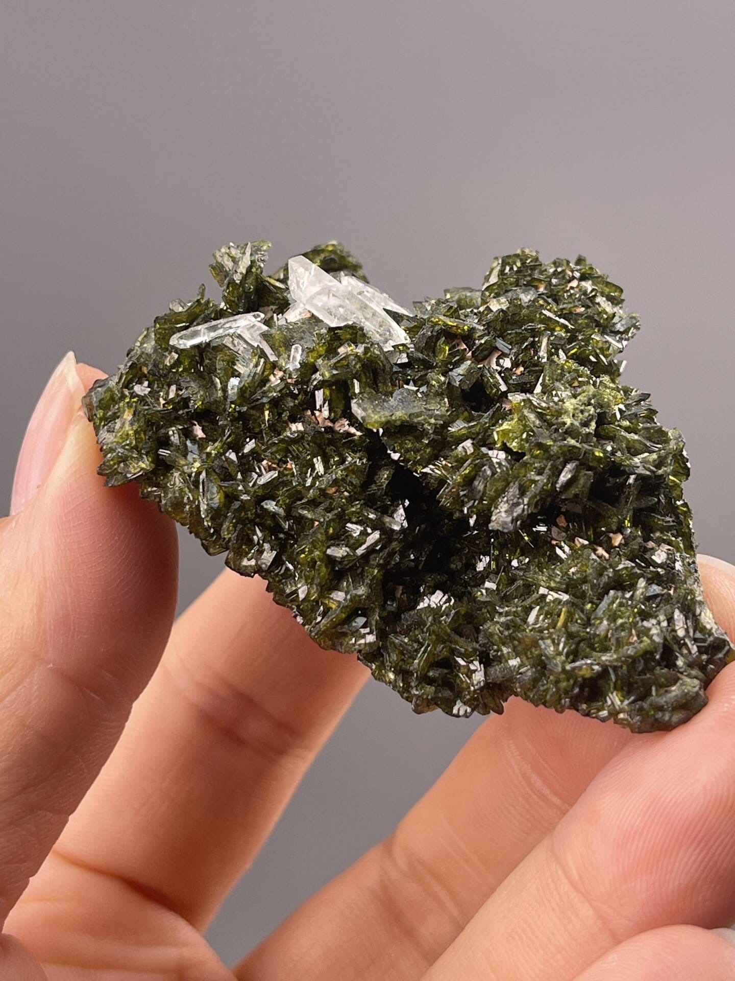 Prismatic Quartz Crystal from Maoniuping, Sichuan, China – scale reference view