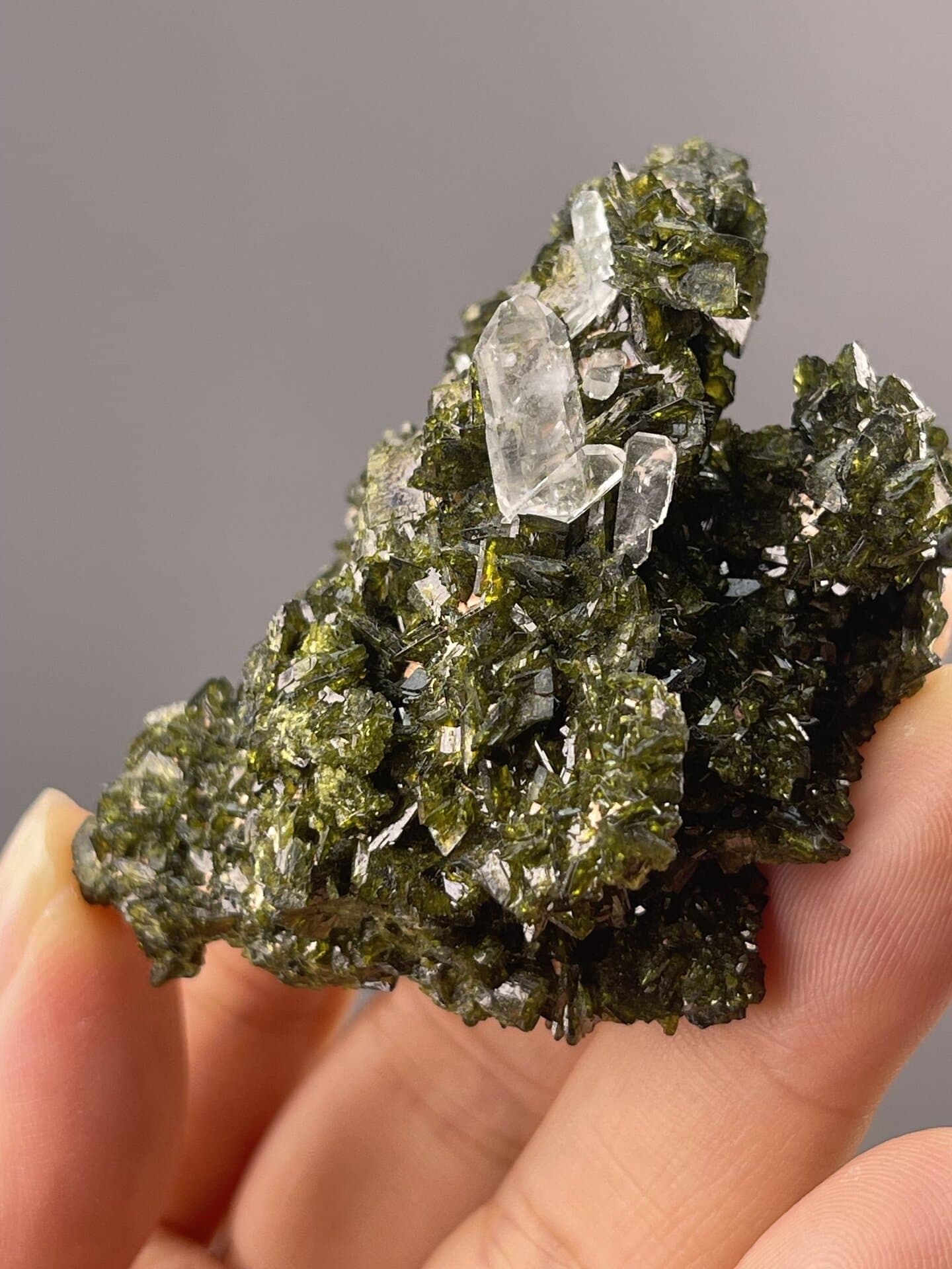Prismatic Quartz Crystal from Maoniuping, Sichuan, China – lustre and transparency detail