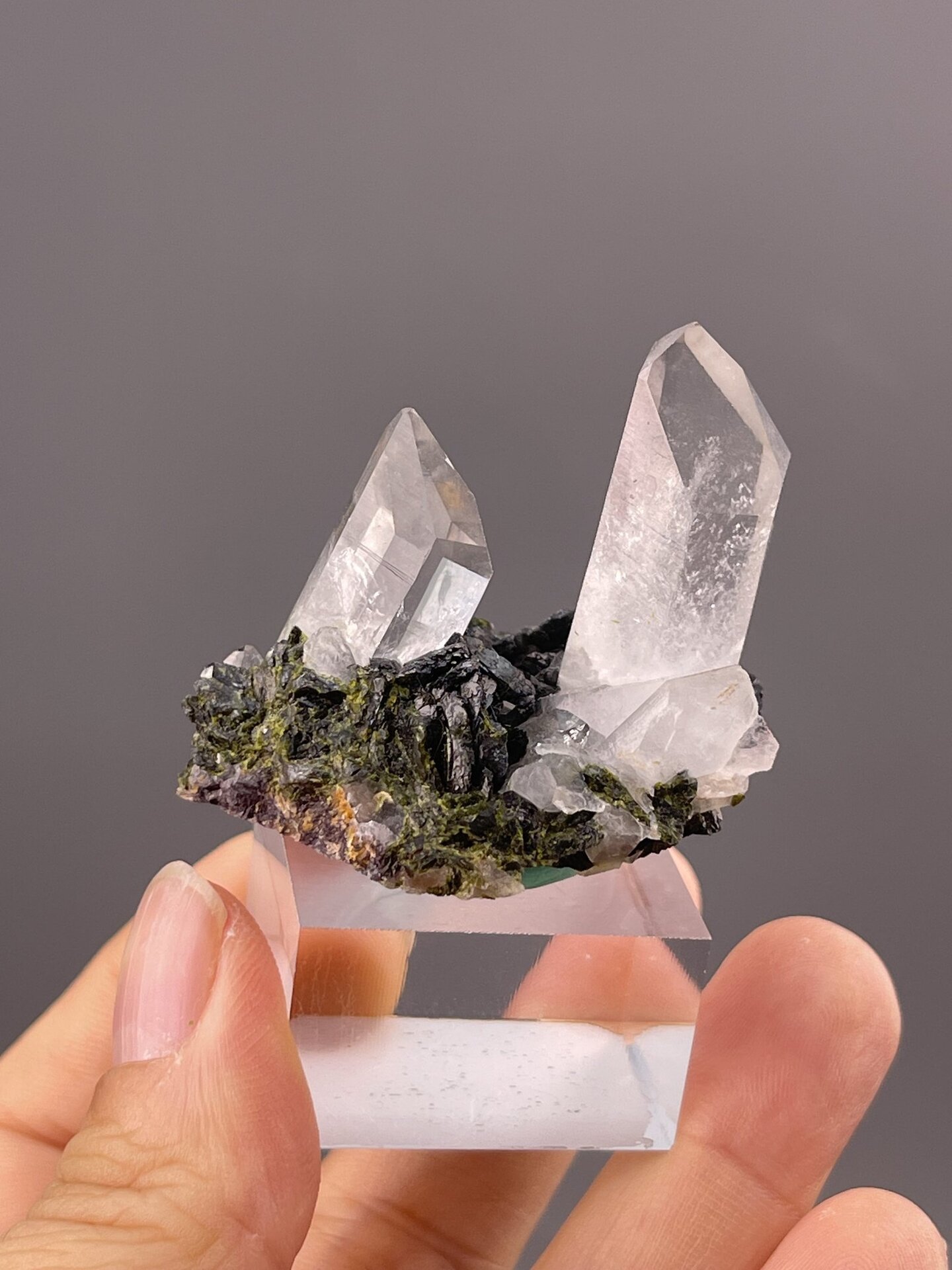 Quartz Crystals from Maoniuping, Sichuan – close-up of crystal surface