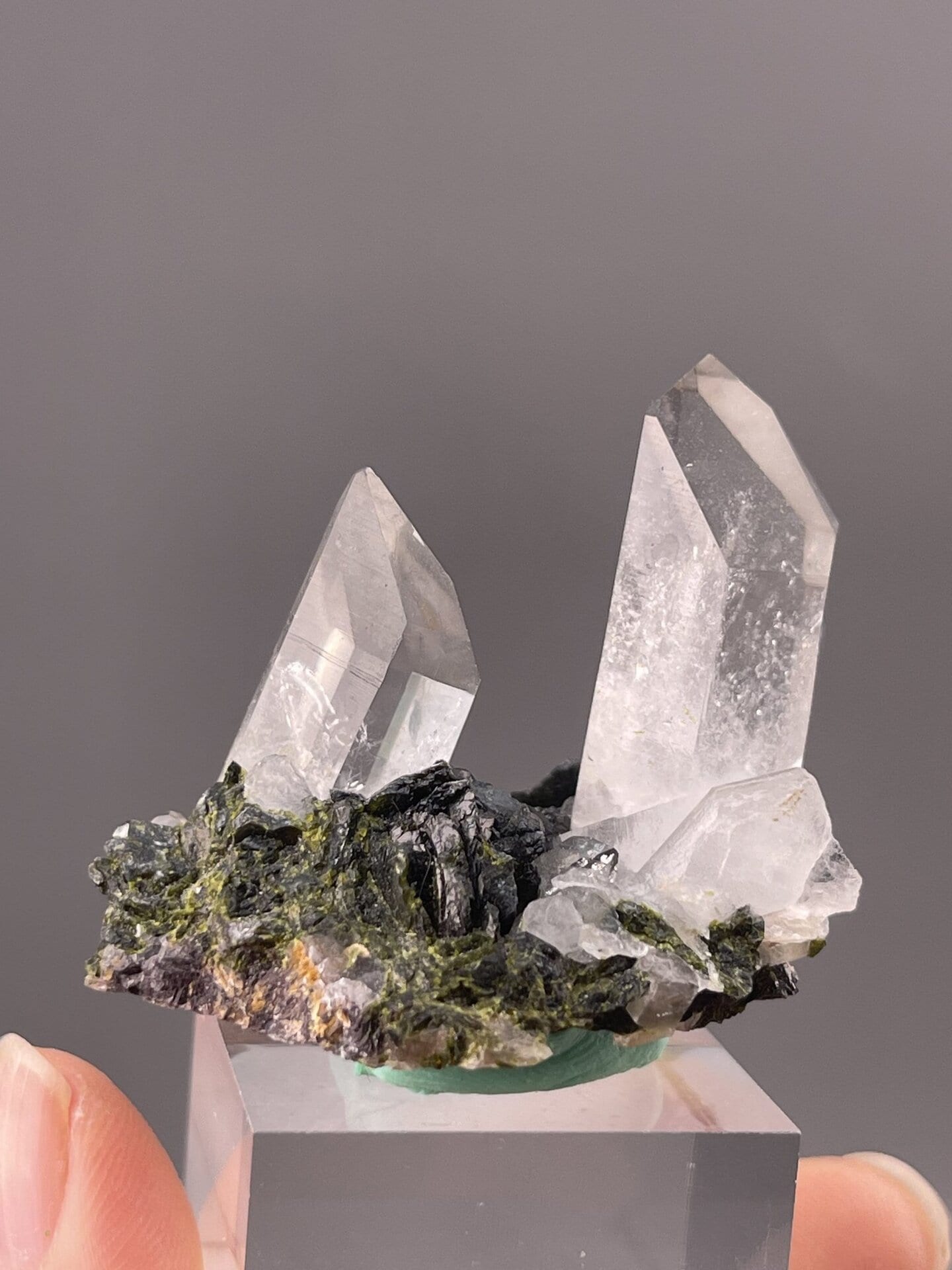 Quartz Crystals from Maoniuping, Sichuan – side profile