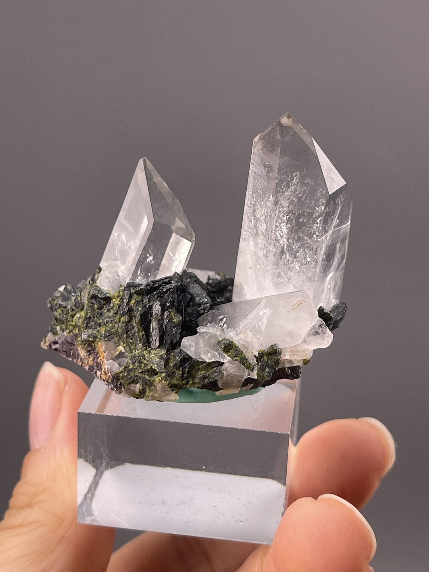 Quartz Crystals from Maoniuping, Sichuan – top-down view