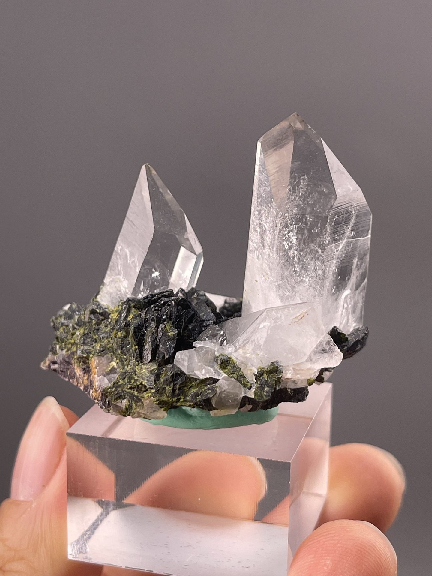 Quartz Crystals from Maoniuping, Sichuan – reverse side