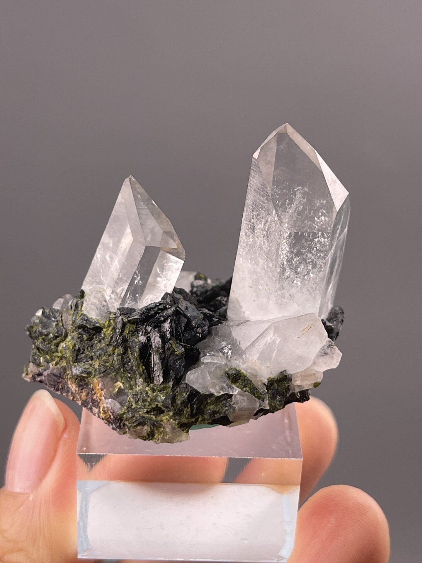 Quartz Crystals from Maoniuping, Sichuan – crystal termination detail