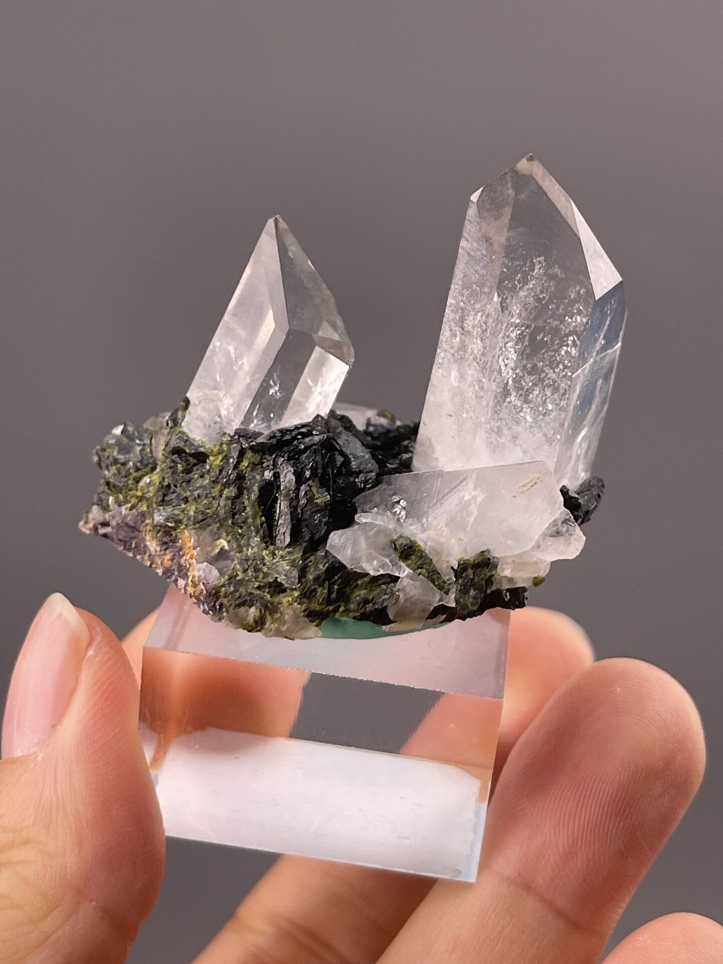 Quartz Crystals from Maoniuping, Sichuan – scale reference view