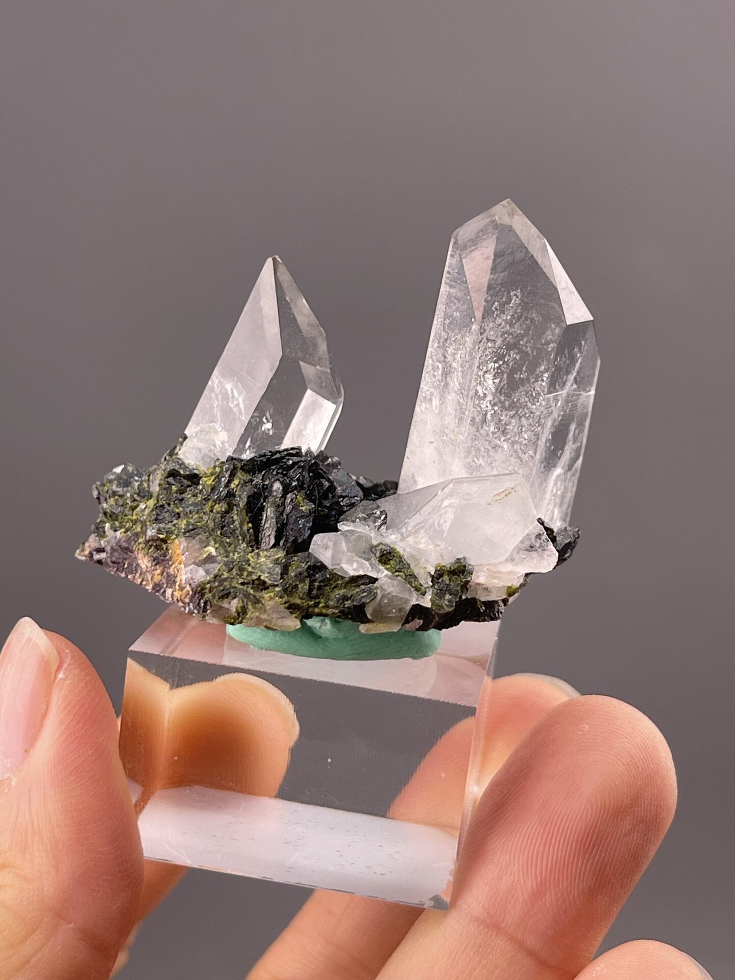 Quartz Crystals from Maoniuping, Sichuan – lustre and transparency detail
