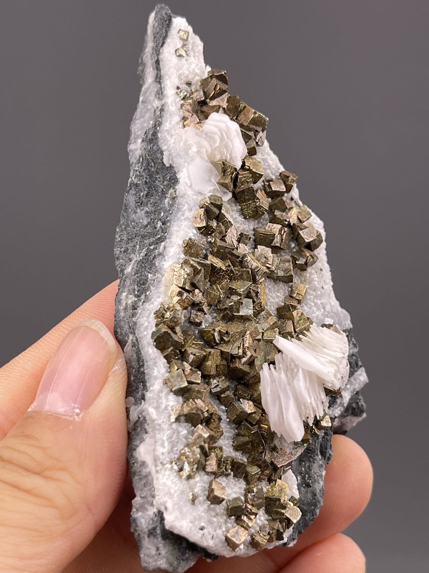 Angled view of Tonglushan pyrite highlighting contrast with calcite