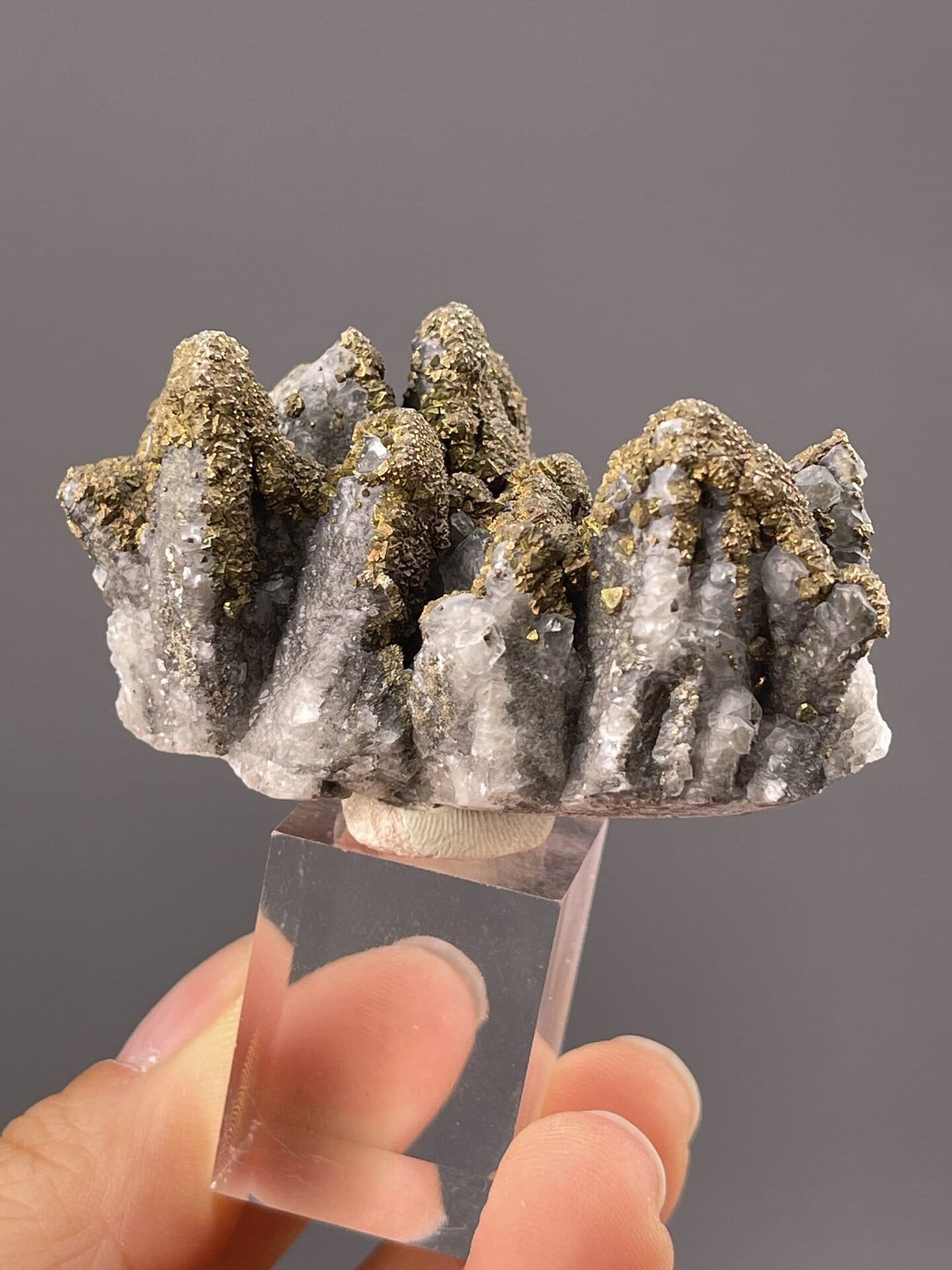 FeS₂ isometric pyrite, Mohs 6–6.5, druzy form, Daye Mine
