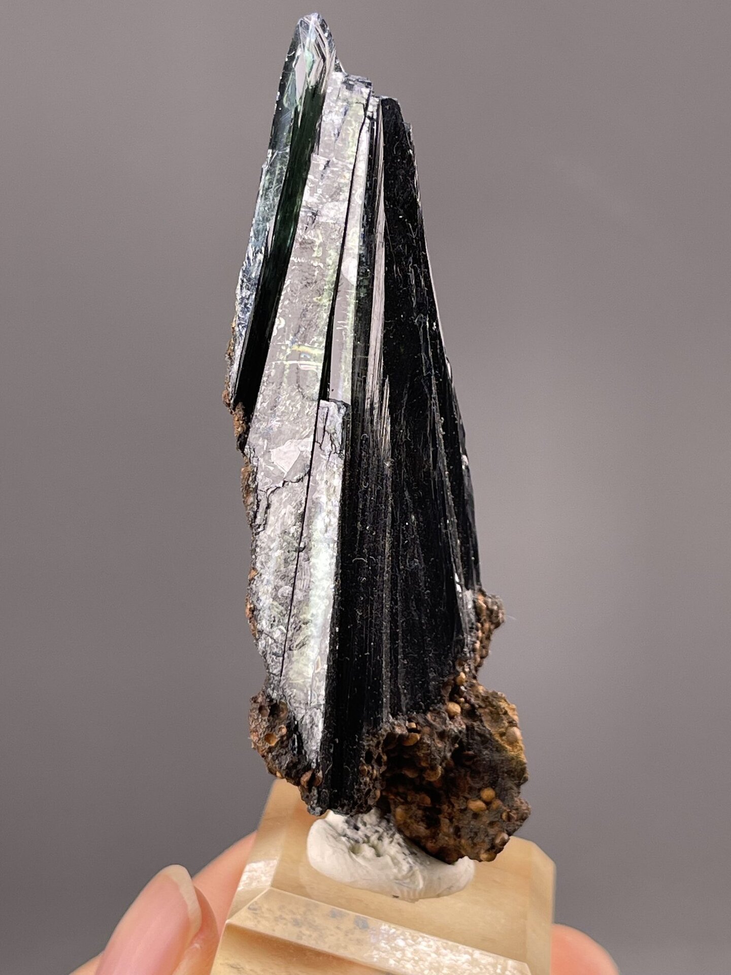 Side profile of hematite showing elongated prismatic crystal habit