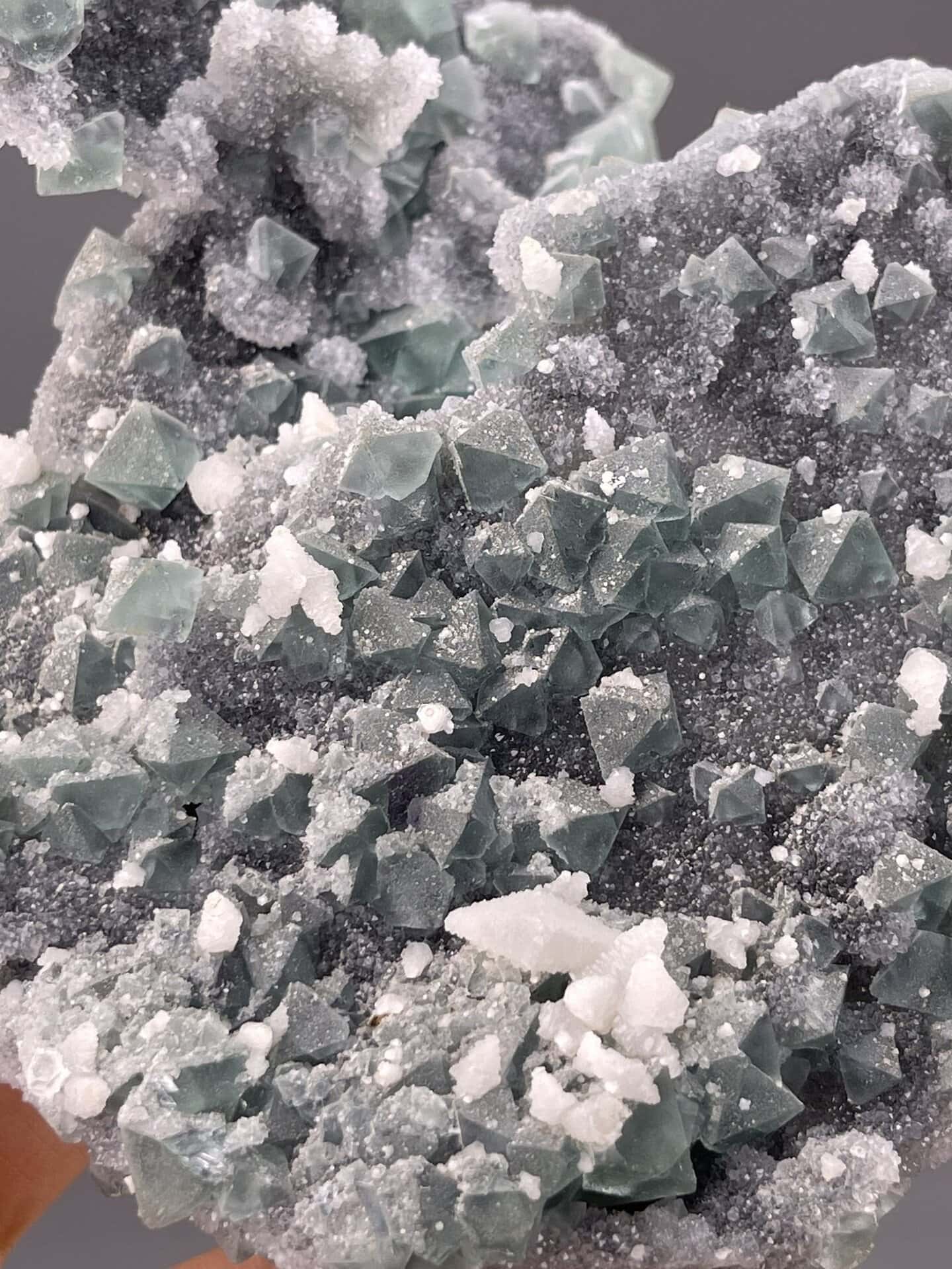 Colour-zoned green fluorite cluster from Fujian, 11.5 g