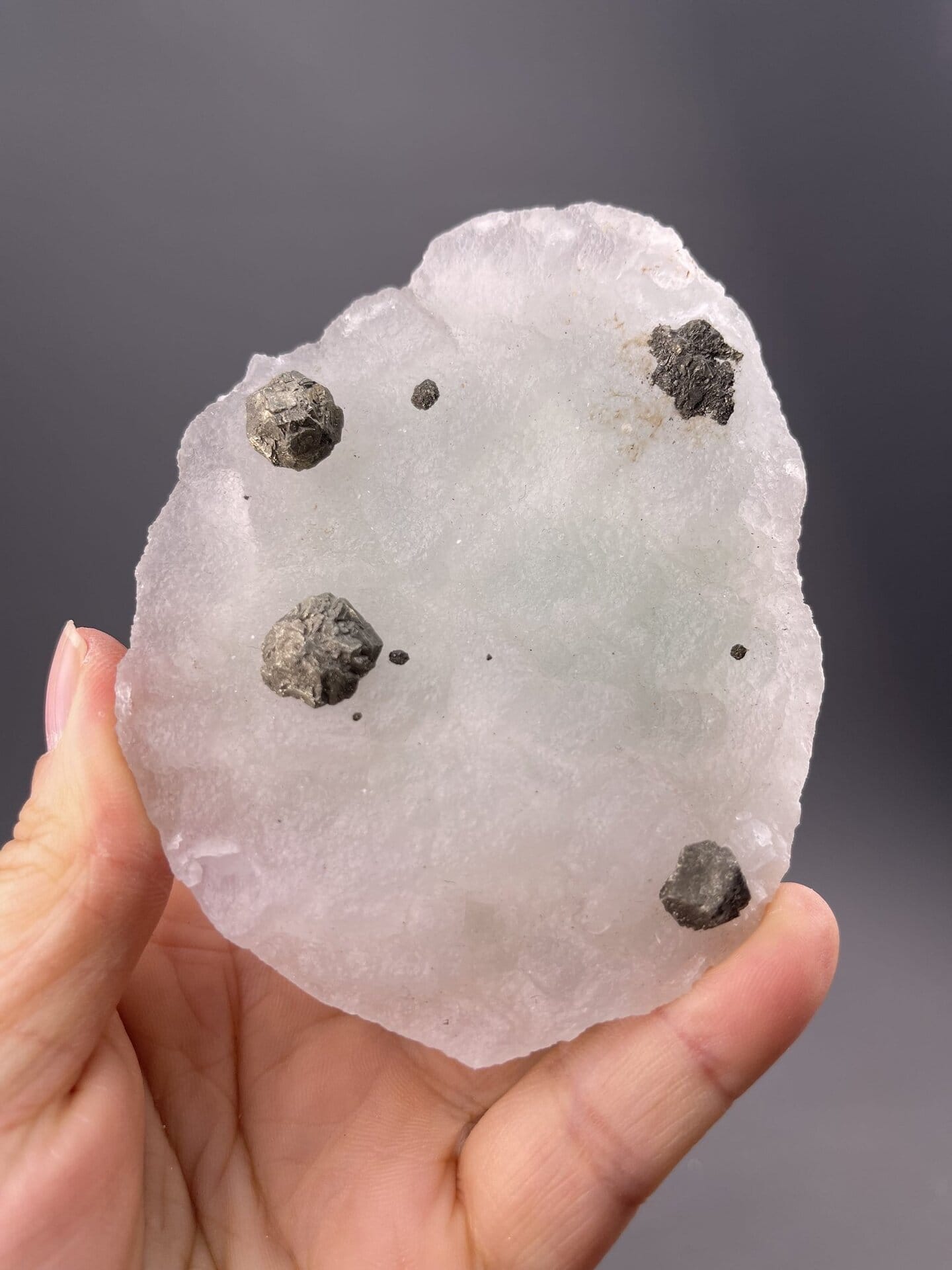 Side view of specimen showing fluorite crystal arrangement on matrix