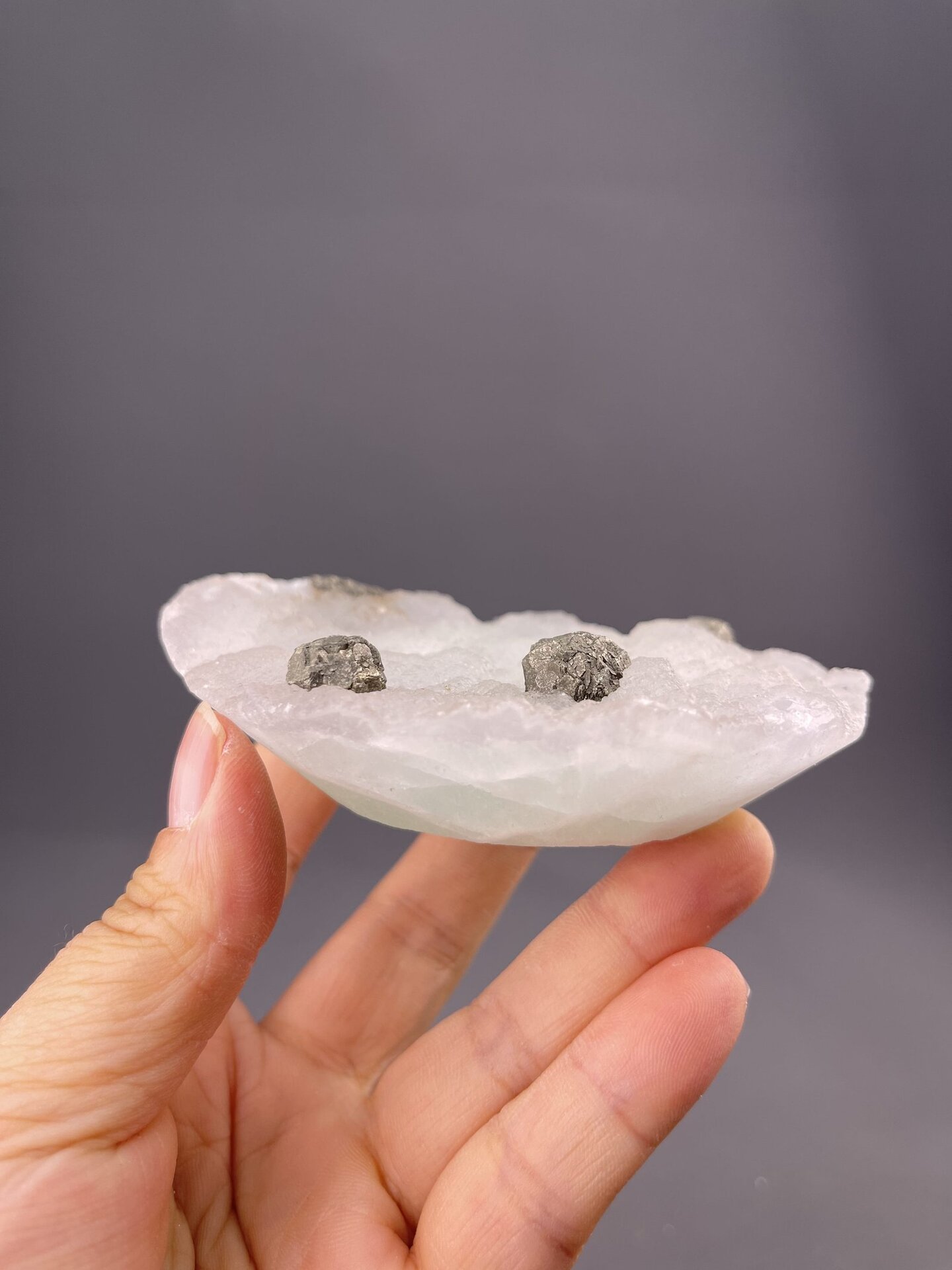 CaF₂ isometric fluorite on magnetite, Inner Mongolia China