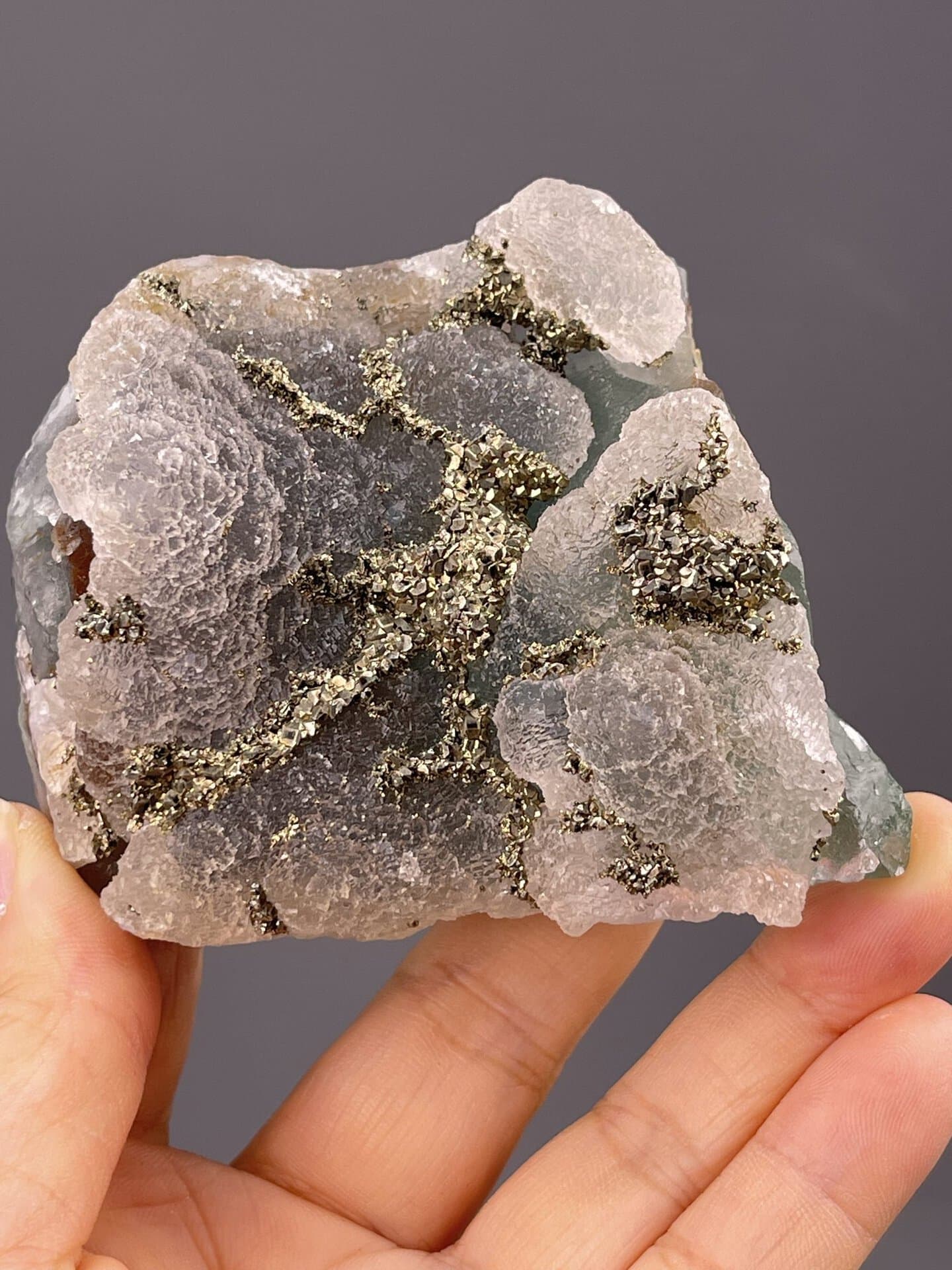 Front view of fluorite cluster, 31×13×25 mm, Dexing City Jiangxi