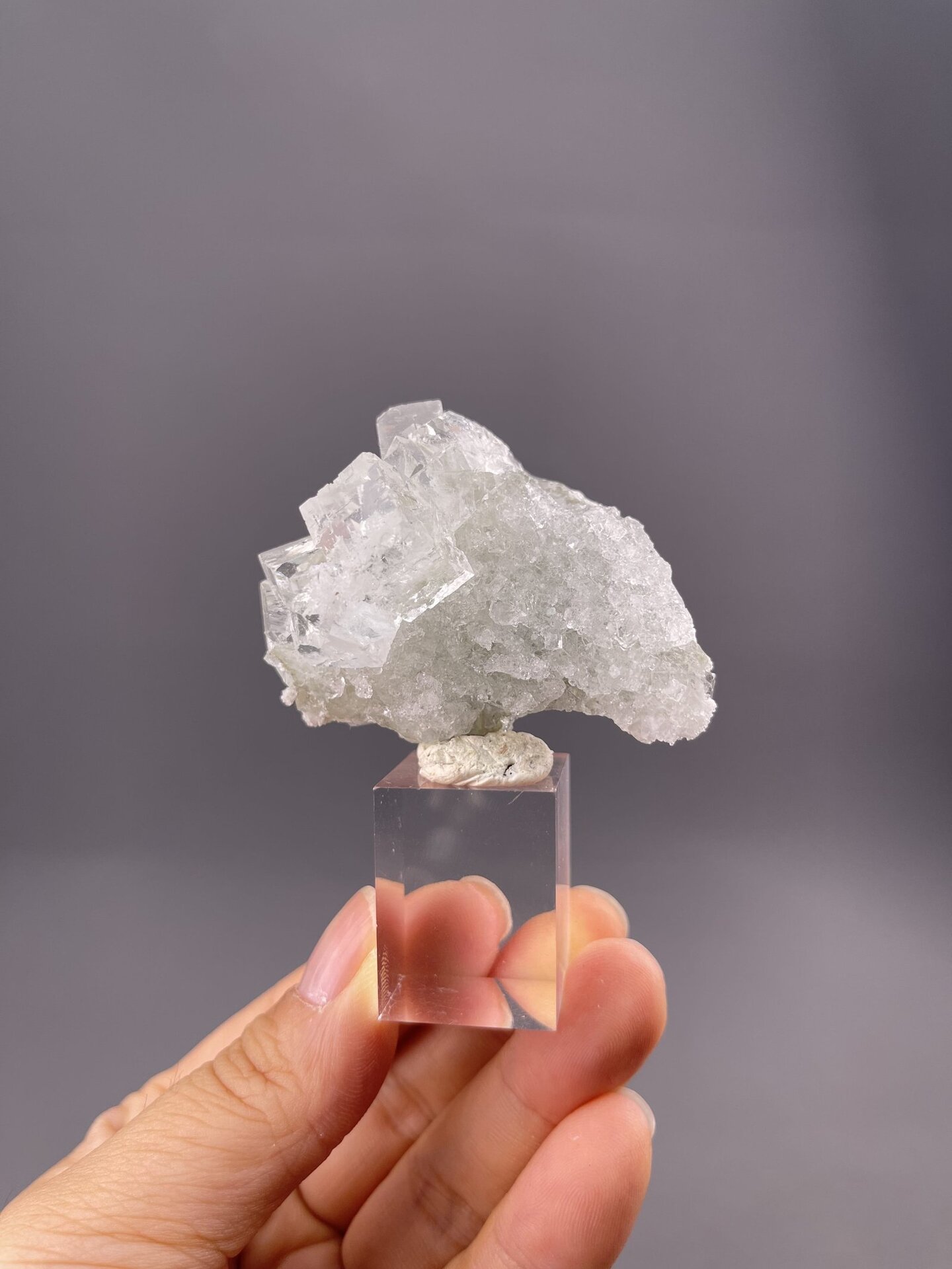 Green fluorite cubic crystal from Xianghualing Mine, Chenzhou, Hunan