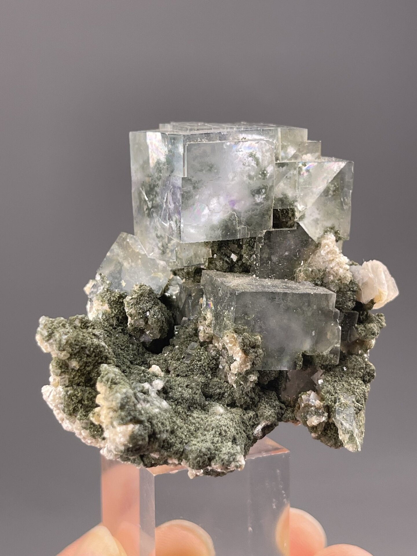 Front view of fluorite cube, 22×15×17 mm, Yaogangxian Mine