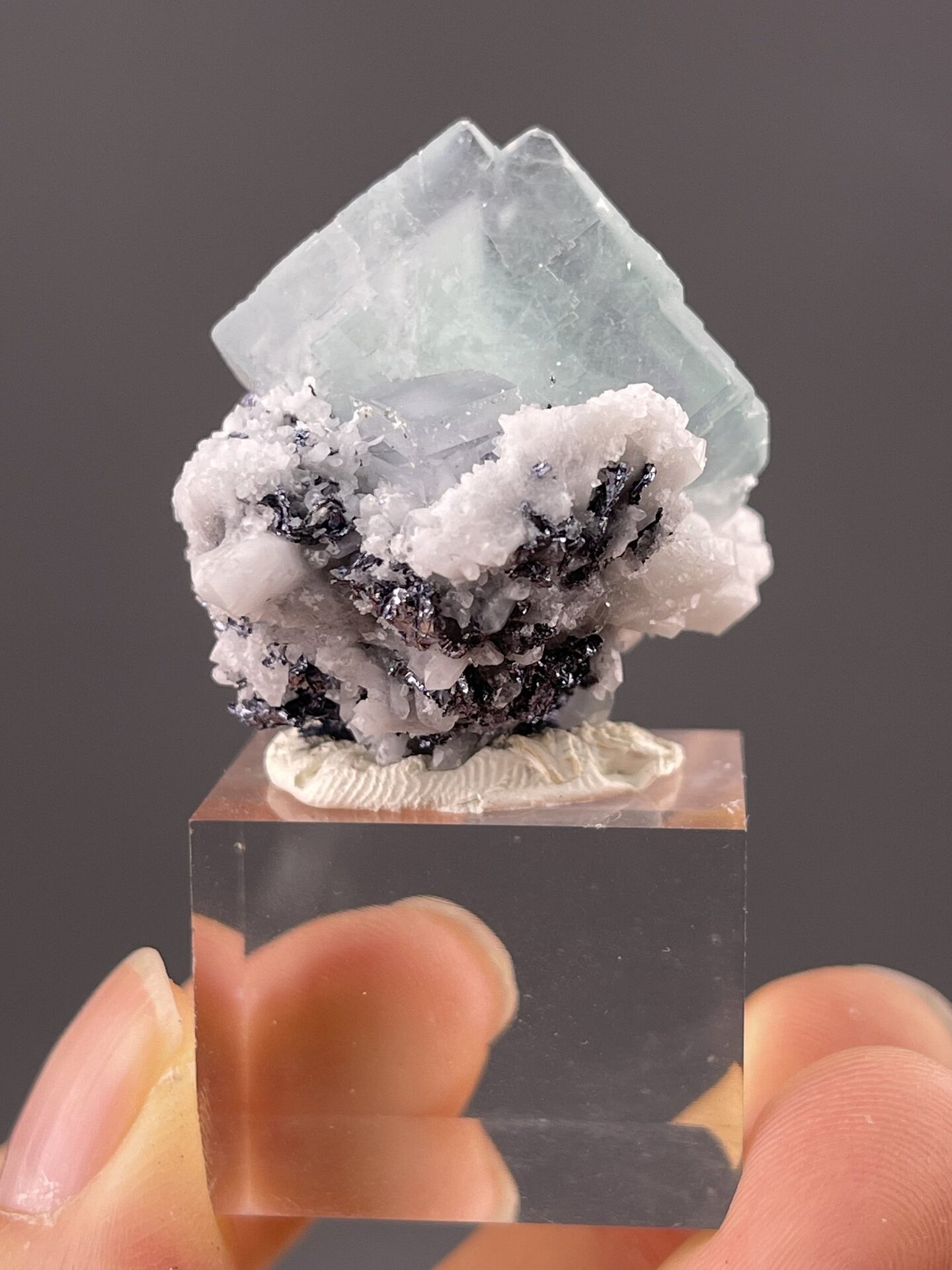 Side view showing pseudocubic quartz geometry, Yaogangxian Mine