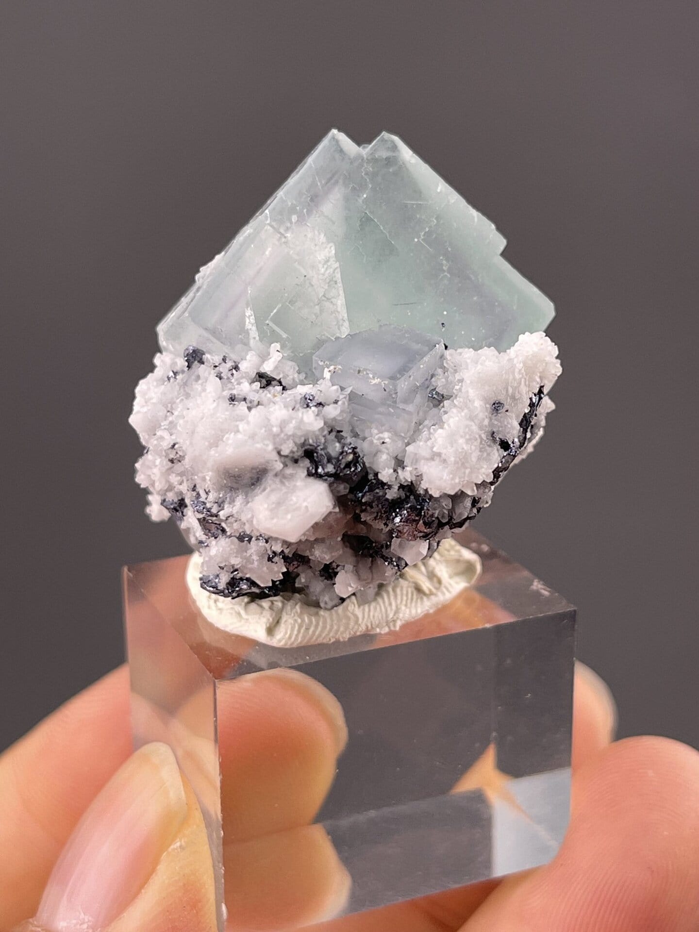 SiO₂ trigonal quartz with pseudocubic habit, Hunan China Mohs 7