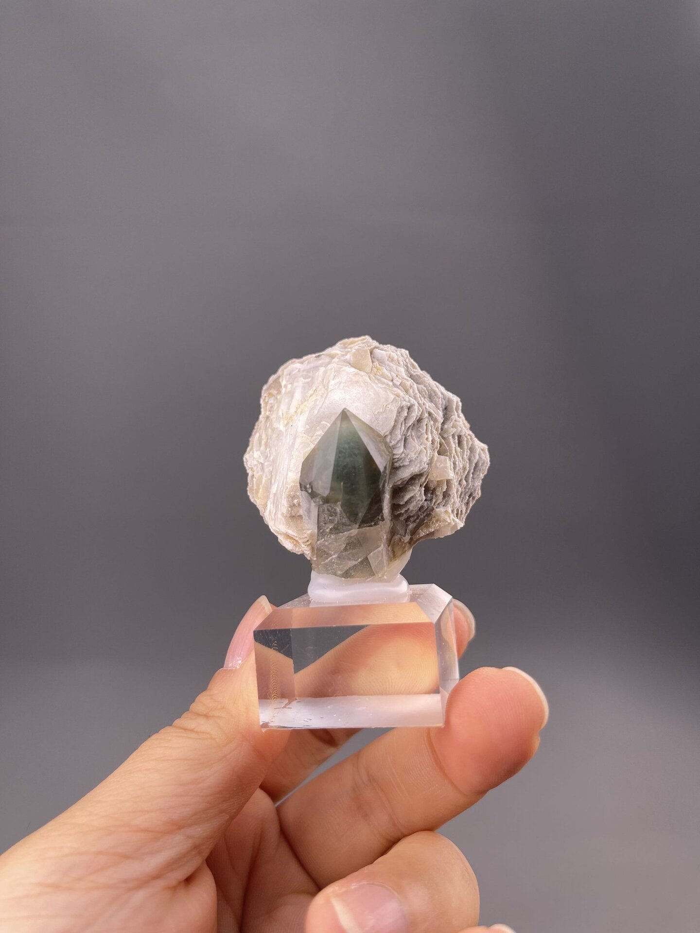 Green prismatic quartz crystal from Jalgaon District, Maharashtra, India