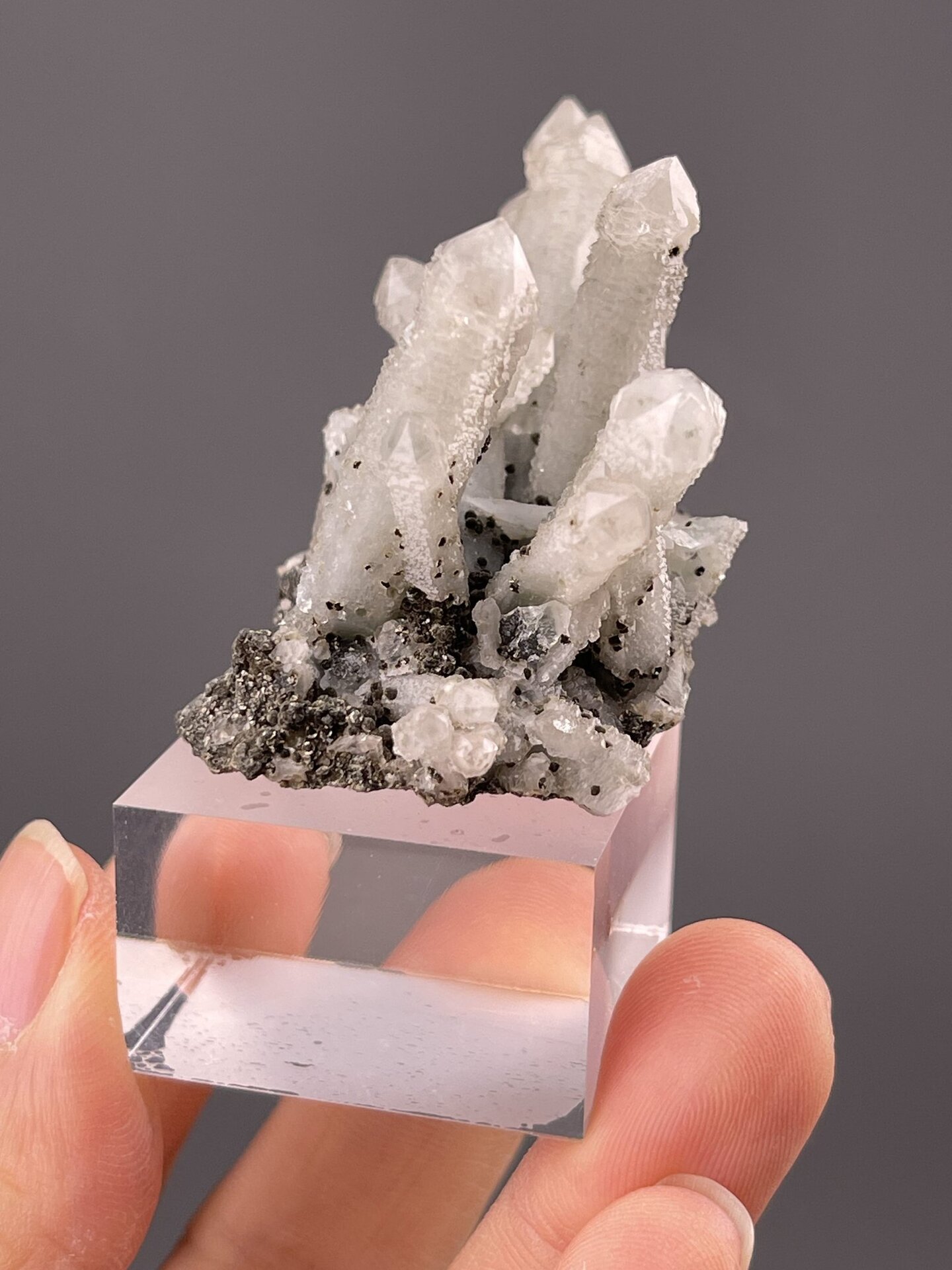 Side view of green screw quartz showing full twisted length