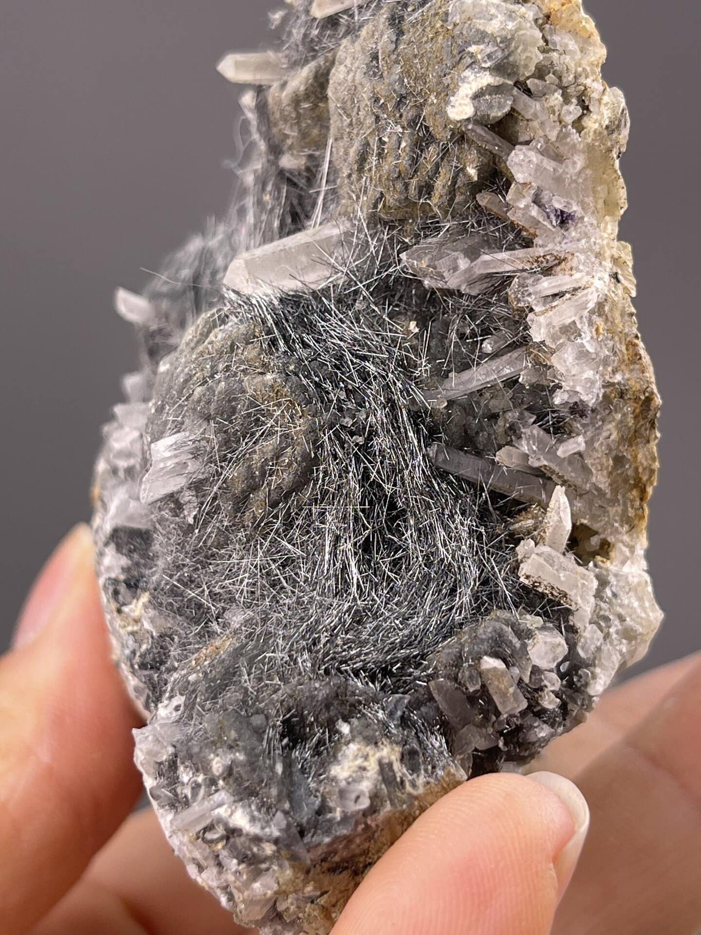 Needle-like bismuthinite showing metallic gray luster, 7.8 g