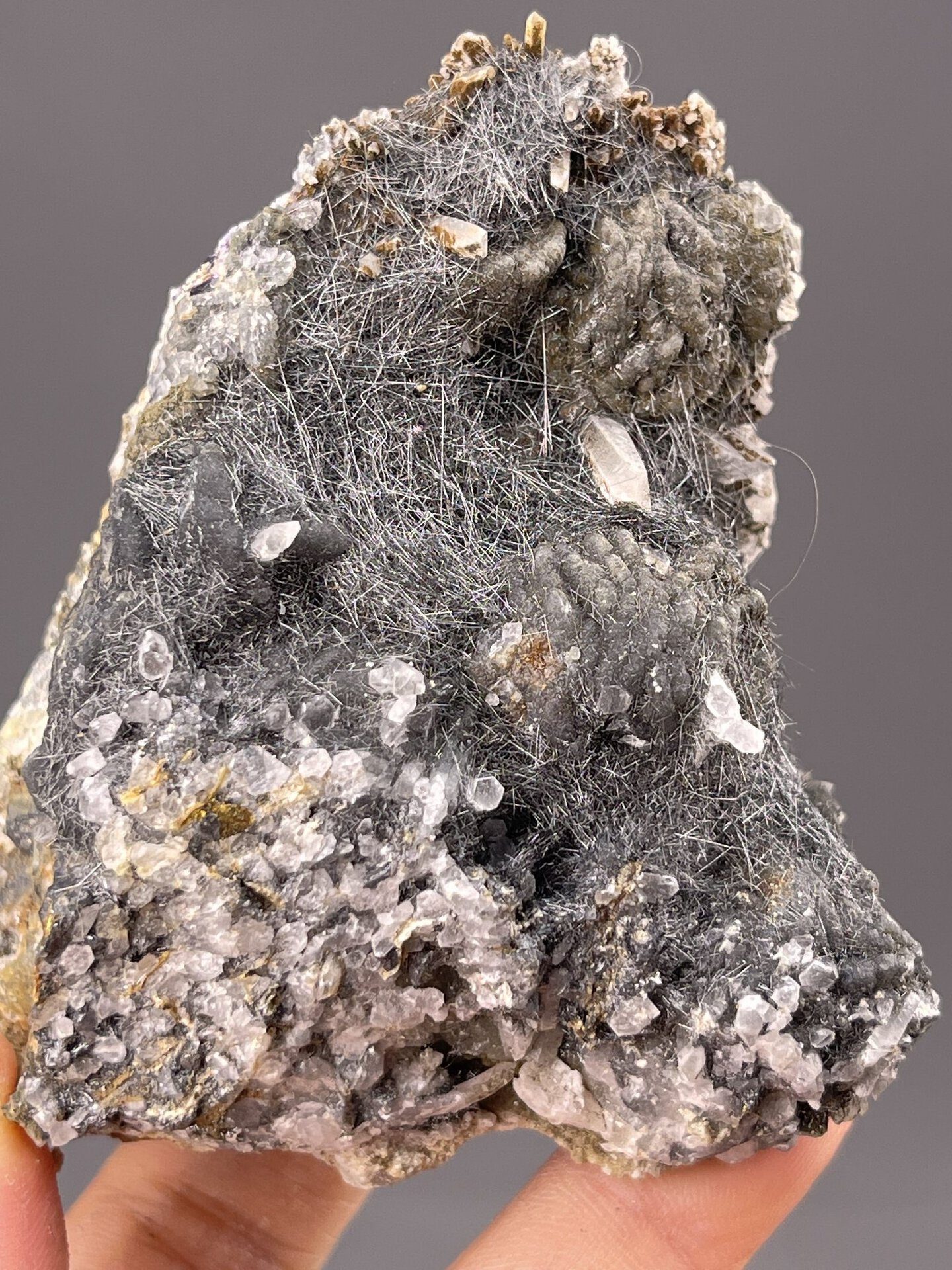 Front view of bismuthinite cluster, 36×17×25 mm, Inner Mongolia