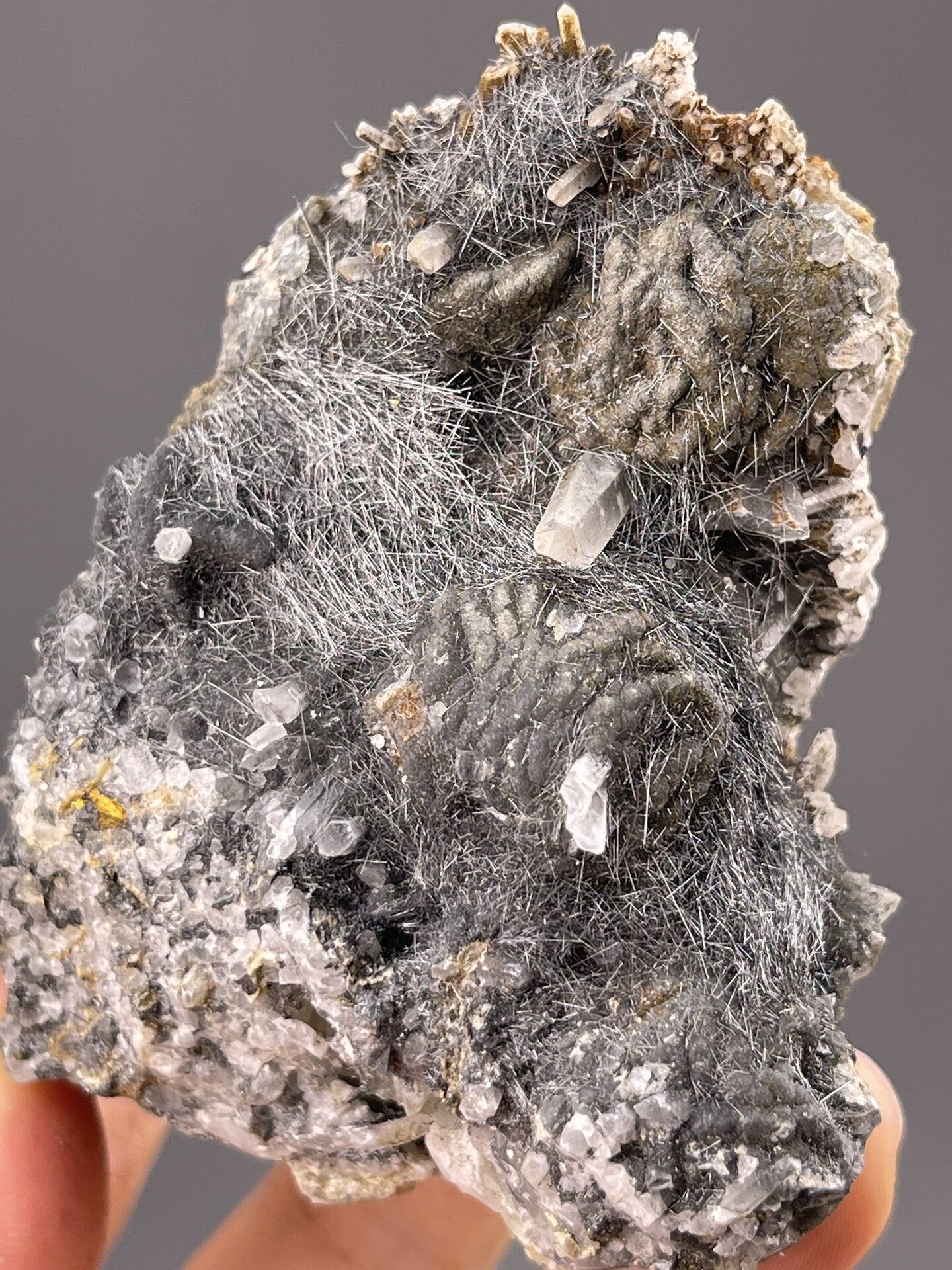 Bi₂S₃ orthorhombic bismuthinite, Mohs 2–2.5, Inner Mongolia China