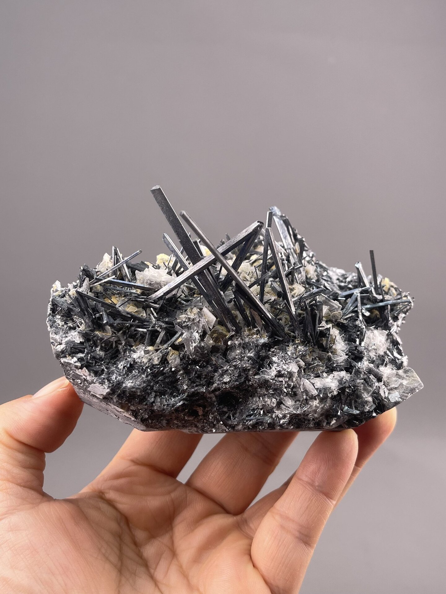 Stibnite Acicular Cluster from Lengshuijiang Mine, Hunan – top-down view