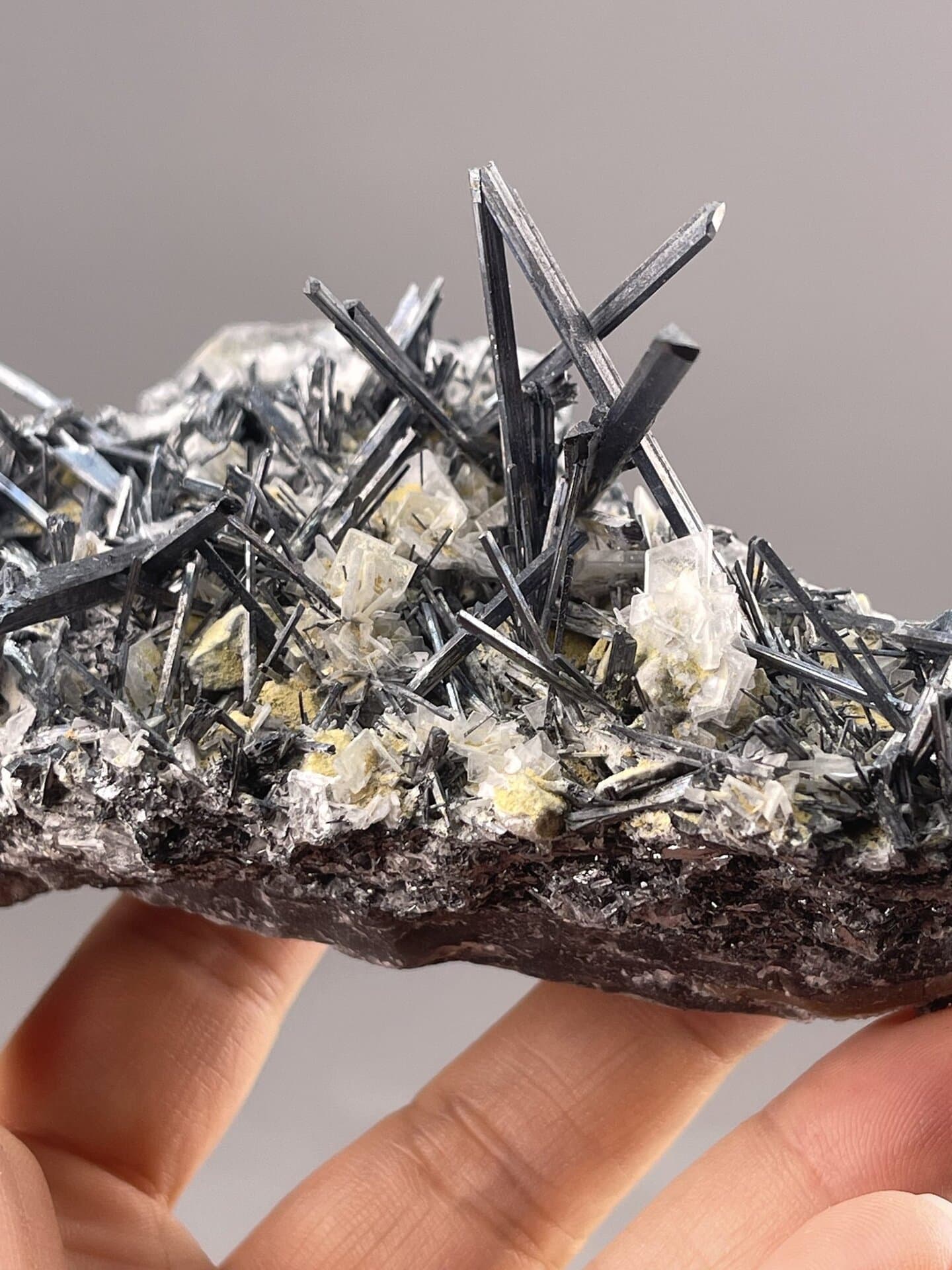 Stibnite Acicular Cluster from Lengshuijiang Mine, Hunan – reverse side